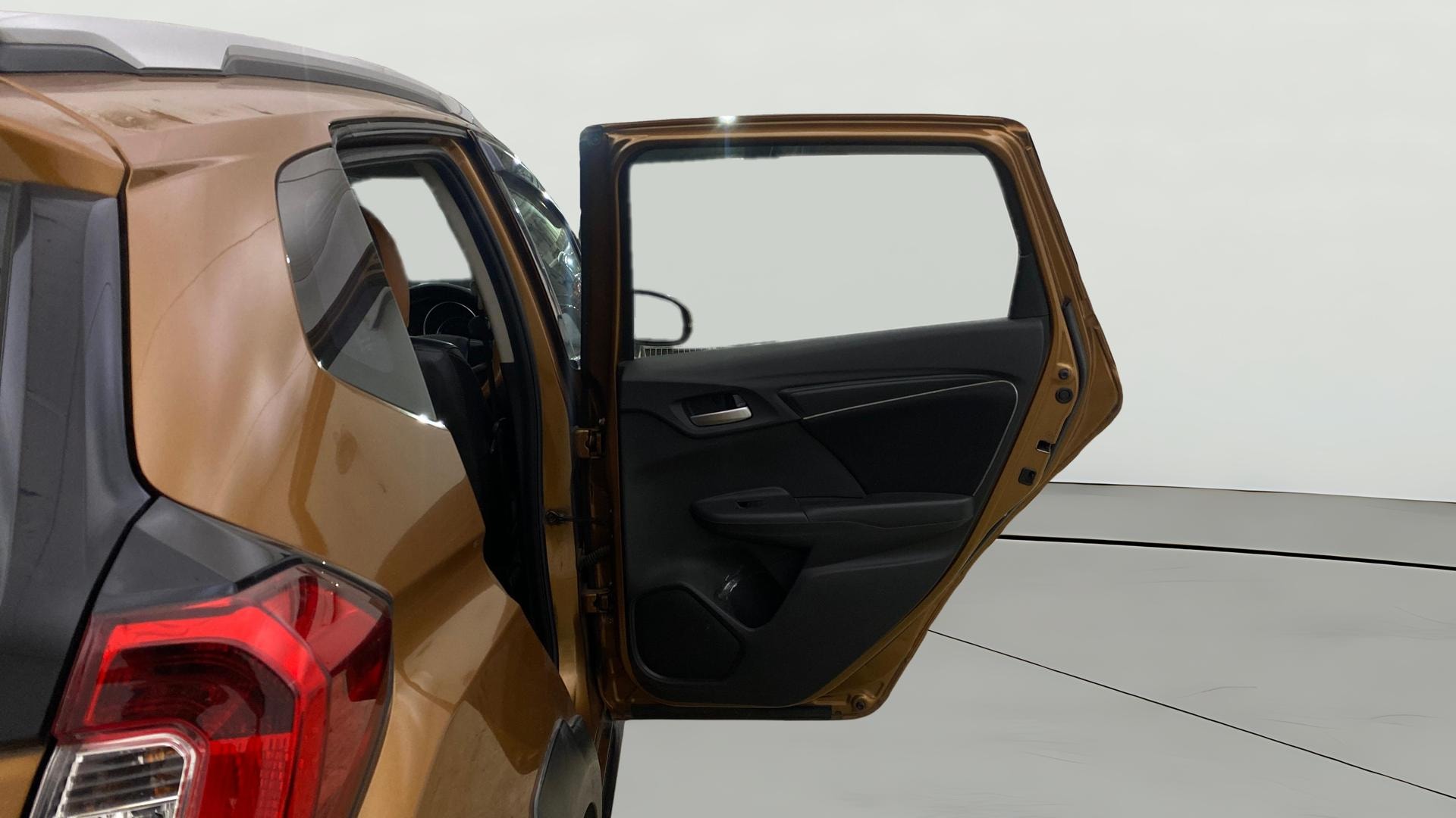 View 2017 Honda WR-V S MT Diesel Edge Edition Image 7 Used 2017 Honda WR-V S MT Diesel Edge Edition Image 7