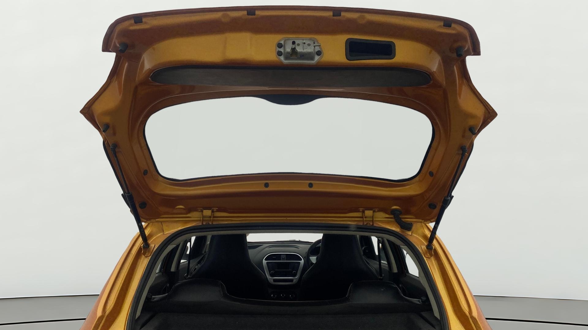 View 2016 Tata Tiago Revotorq XB Image 16 Used 2016 Tata Tiago Revotorq XB Image 16