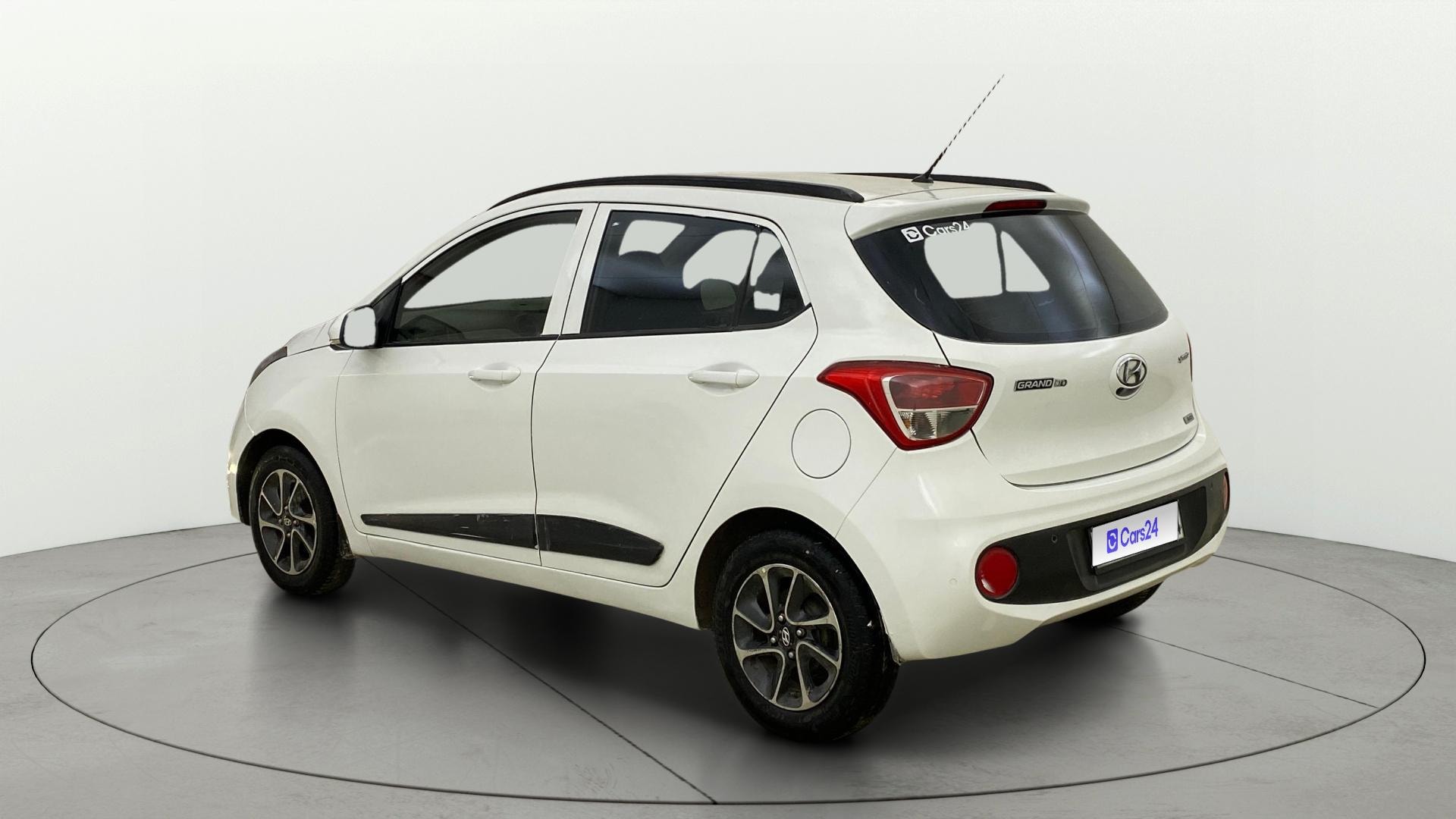 View 2017 Hyundai Grand i10 1.2 Sportz AT Petrol Image 2 Used 2017 Hyundai Grand i10 1.2 Sportz AT Petrol Image 2