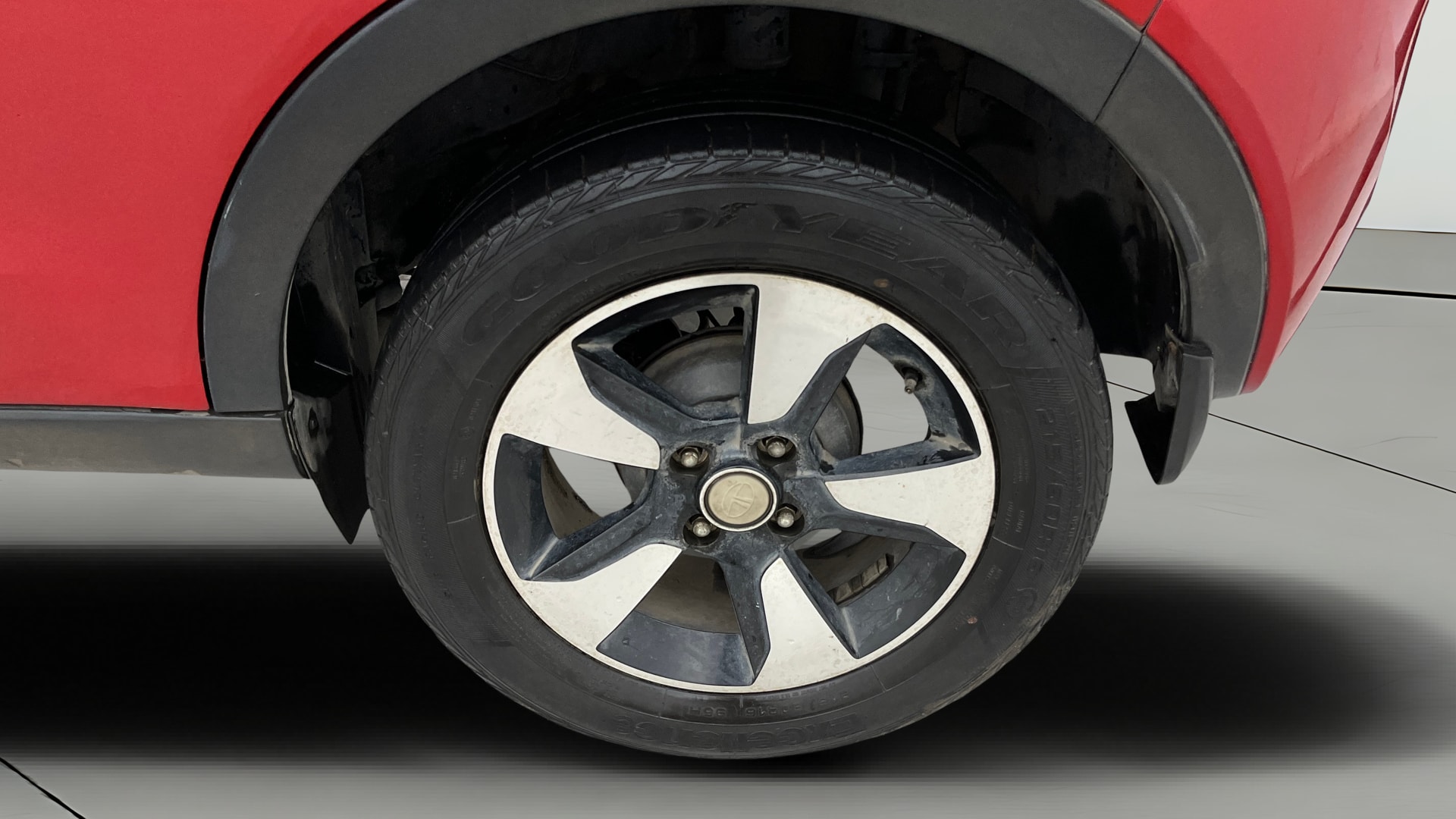 View 2019 Tata Nexon Revotorq XZ Plus Dual Tone Image 12 Used 2019 Tata Nexon Revotorq XZ Plus Dual Tone Image 12