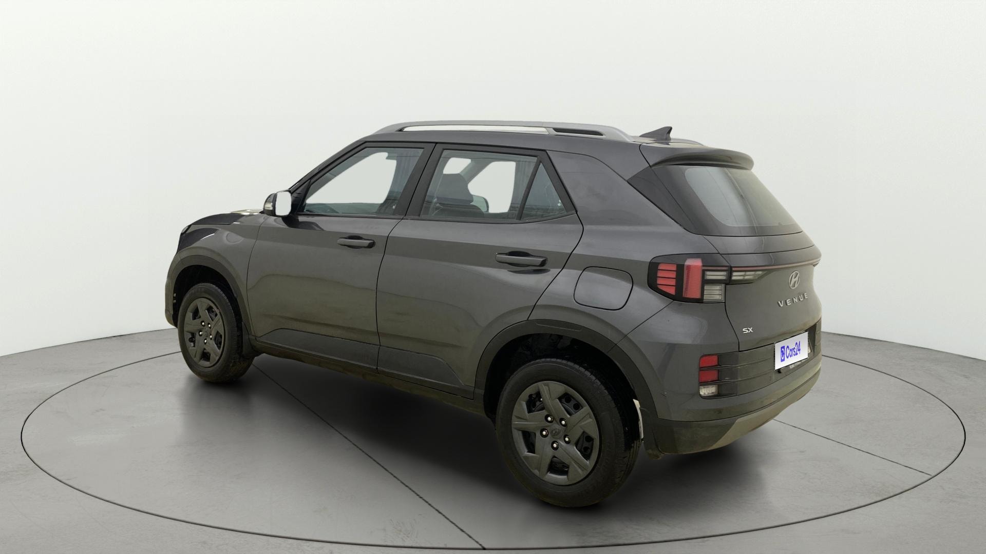 View 2024 Hyundai Venue SX 1.2 Petrol MT Image 2 Used 2024 Hyundai Venue SX 1.2 Petrol MT Image 2