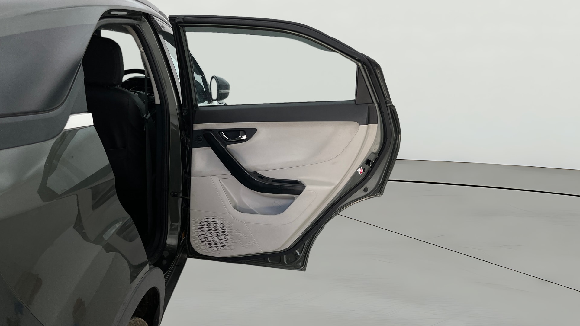 View 2022 Tata Nexon Revotron XE Image 6 Used 2022 Tata Nexon Revotron XE Image 6