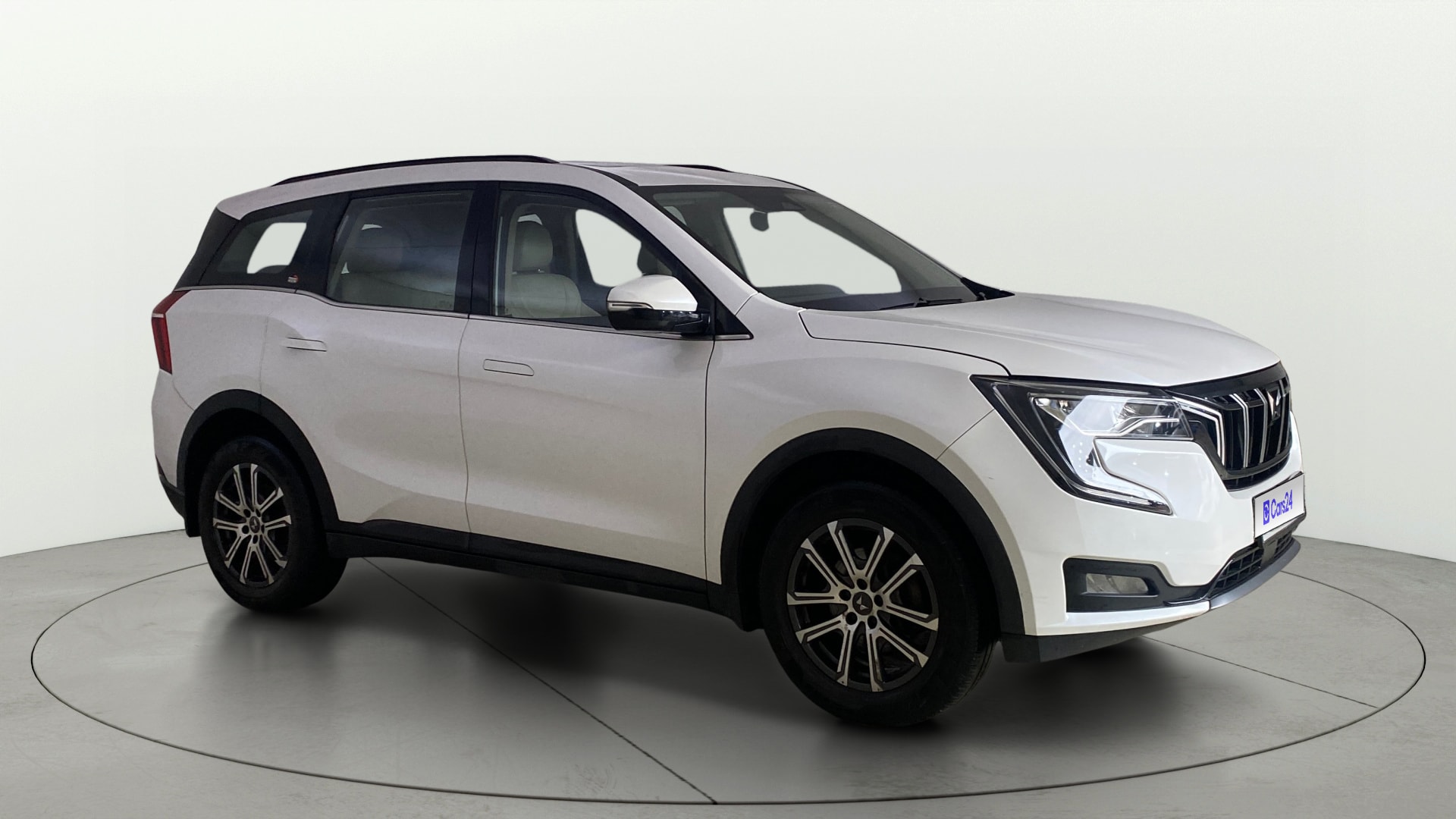 View 2022 Mahindra XUV700 MX Petrol 5 STR Image 24 Used 2022 Mahindra XUV700 MX Petrol 5 STR Image 24