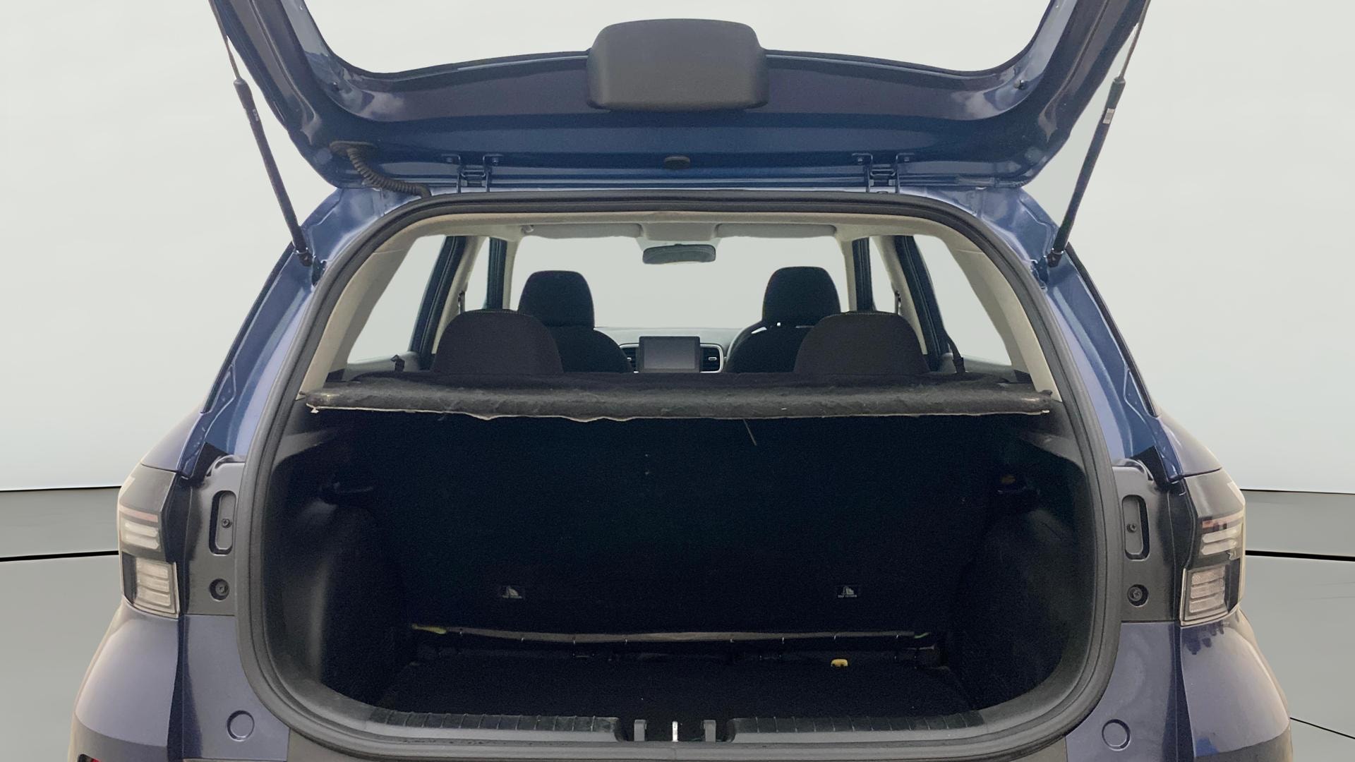 View 2022 Hyundai Venue S Plus 1.5 Diesel MT Image 37 Used 2022 Hyundai Venue S Plus 1.5 Diesel MT Image 37