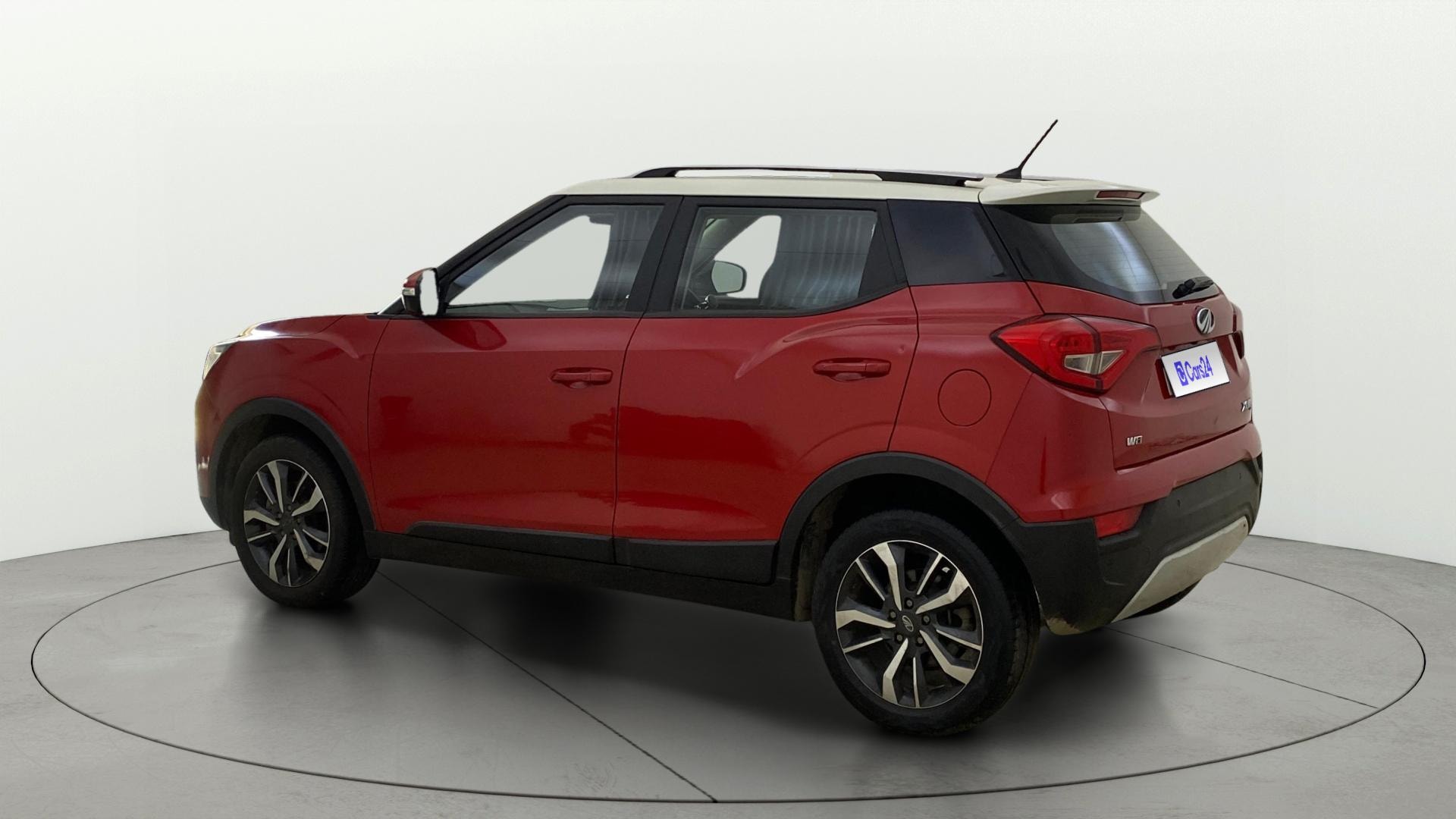 View 2019 Mahindra XUV300 W4 Petrol BS IV Image 2 Used 2019 Mahindra XUV300 W4 Petrol BS IV Image 2