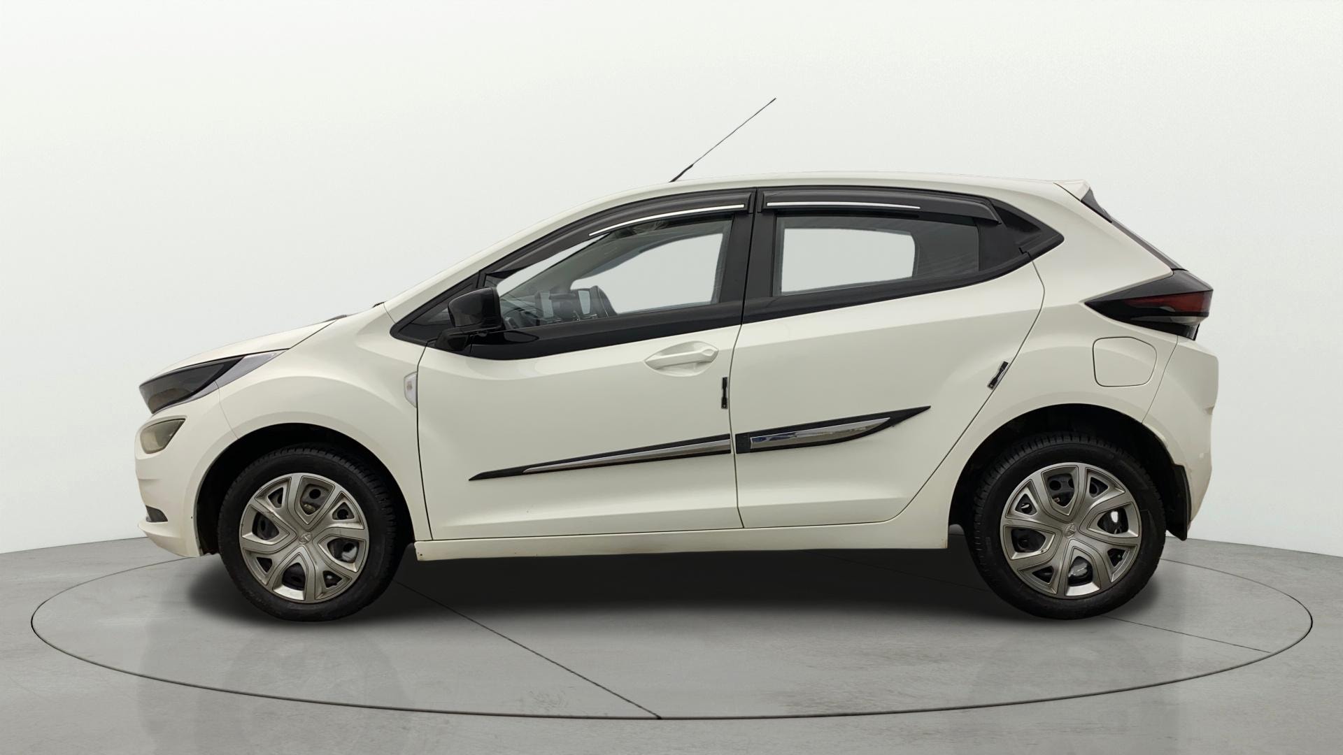View 2023 Tata Altroz XZ Petrol Image 5 Used 2023 Tata Altroz XZ Petrol Image 5