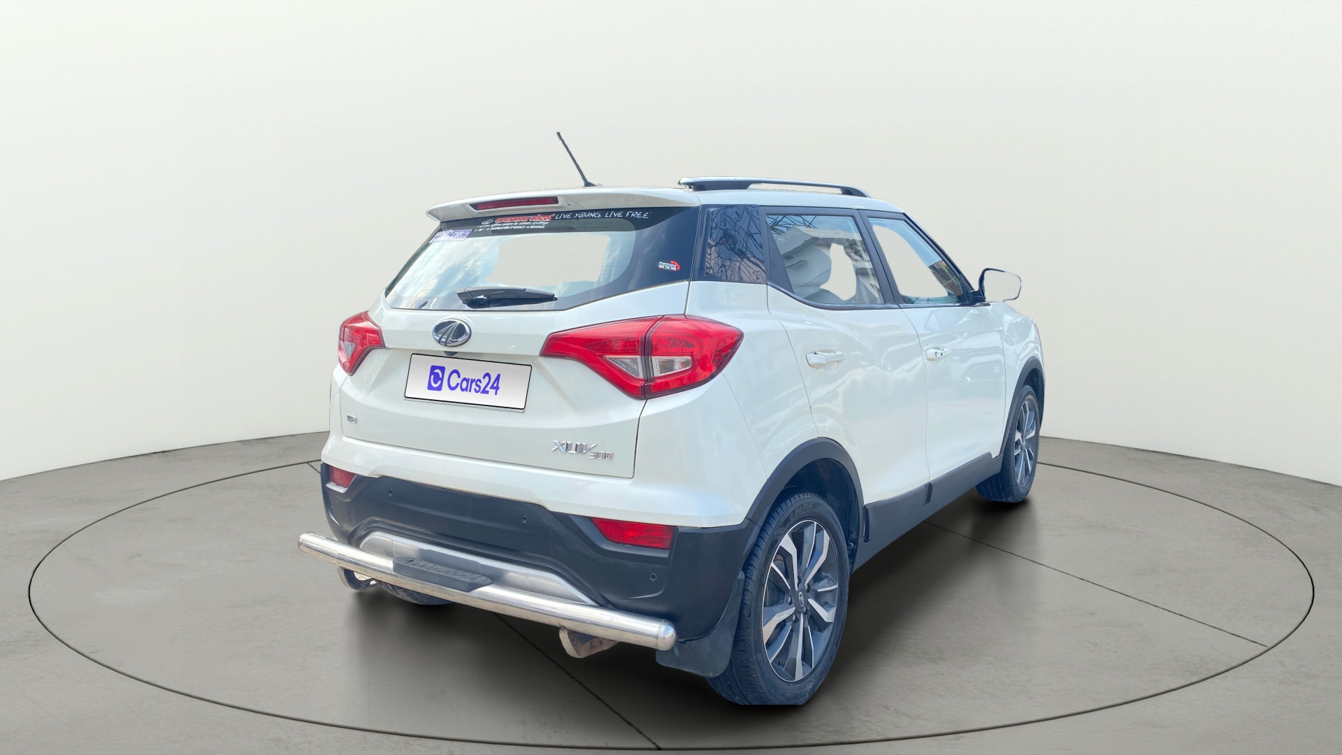 View 2019 Mahindra XUV300 W4 Petrol BS IV Image 46 Used 2019 Mahindra XUV300 W4 Petrol BS IV Image 46
