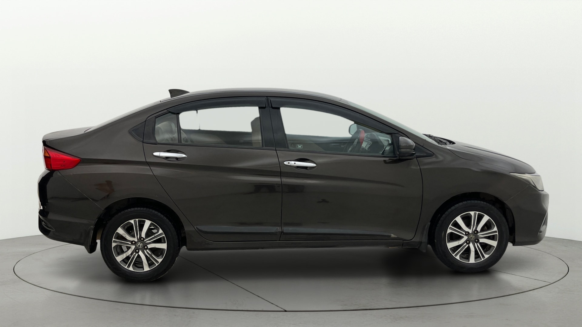 View 2019 Honda City ZX MT Diesel Anniversary Edition Image 27 Used 2019 Honda City ZX MT Diesel Anniversary Edition Image 27