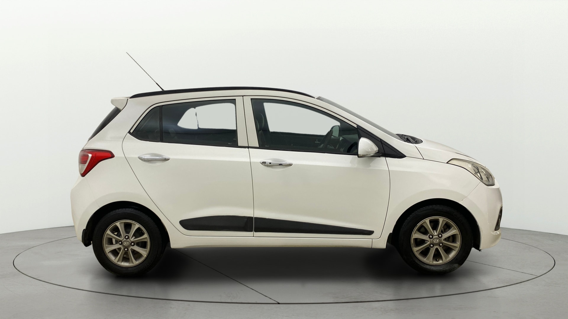 View 2015 Hyundai Grand i10 1.2 Asta Petrol Image 8 Used 2015 Hyundai Grand i10 1.2 Asta Petrol Image 8