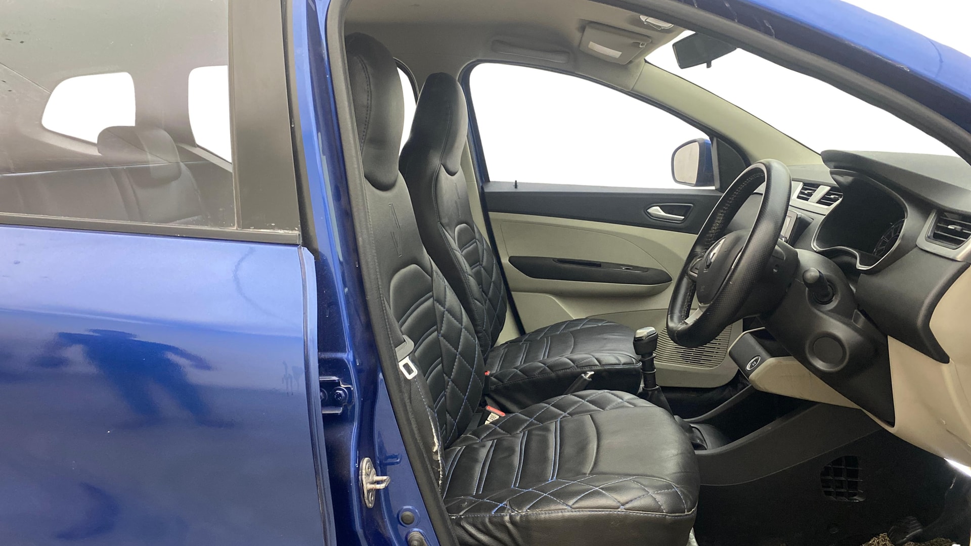 View 2020 Renault Triber RXZ Image 27 Used 2020 Renault Triber RXZ Image 27