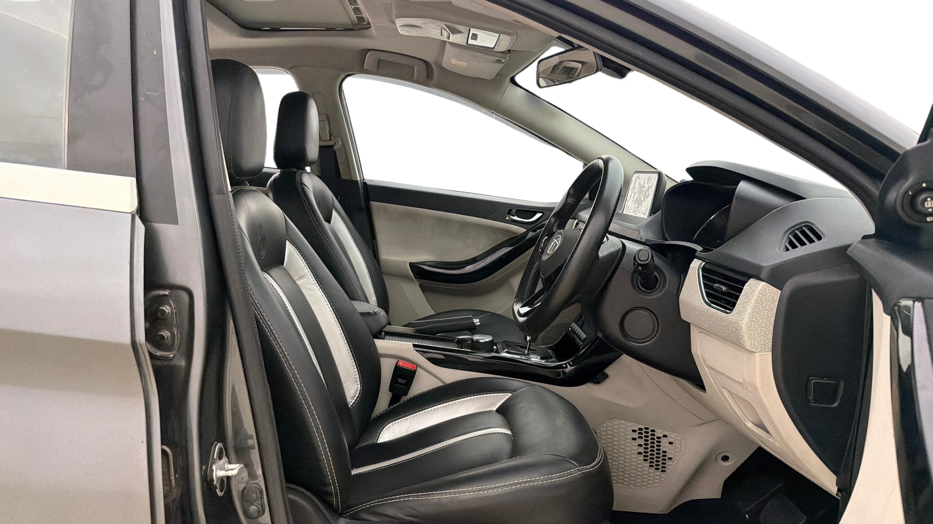 View 2020 Tata Nexon Revotron XE Image 18 Used 2020 Tata Nexon Revotron XE Image 18