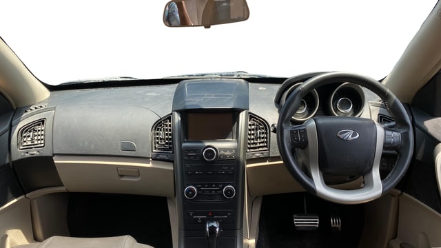 View Mahindra XUV500 Image 17 Used Mahindra XUV500 Image 17