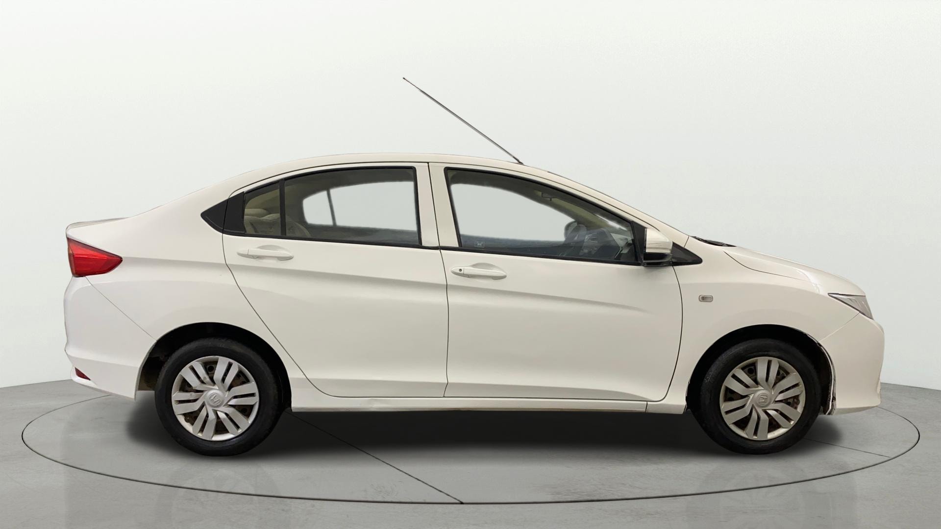 View 2015 Honda City ZX MT Diesel Anniversary Edition Image 8 Used 2015 Honda City ZX MT Diesel Anniversary Edition Image 8