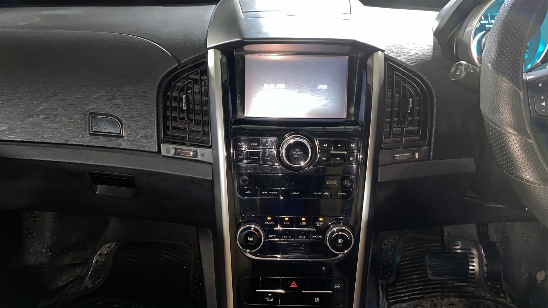 Used 2021 Mahindra XUV500 Used 2021 Mahindra XUV500