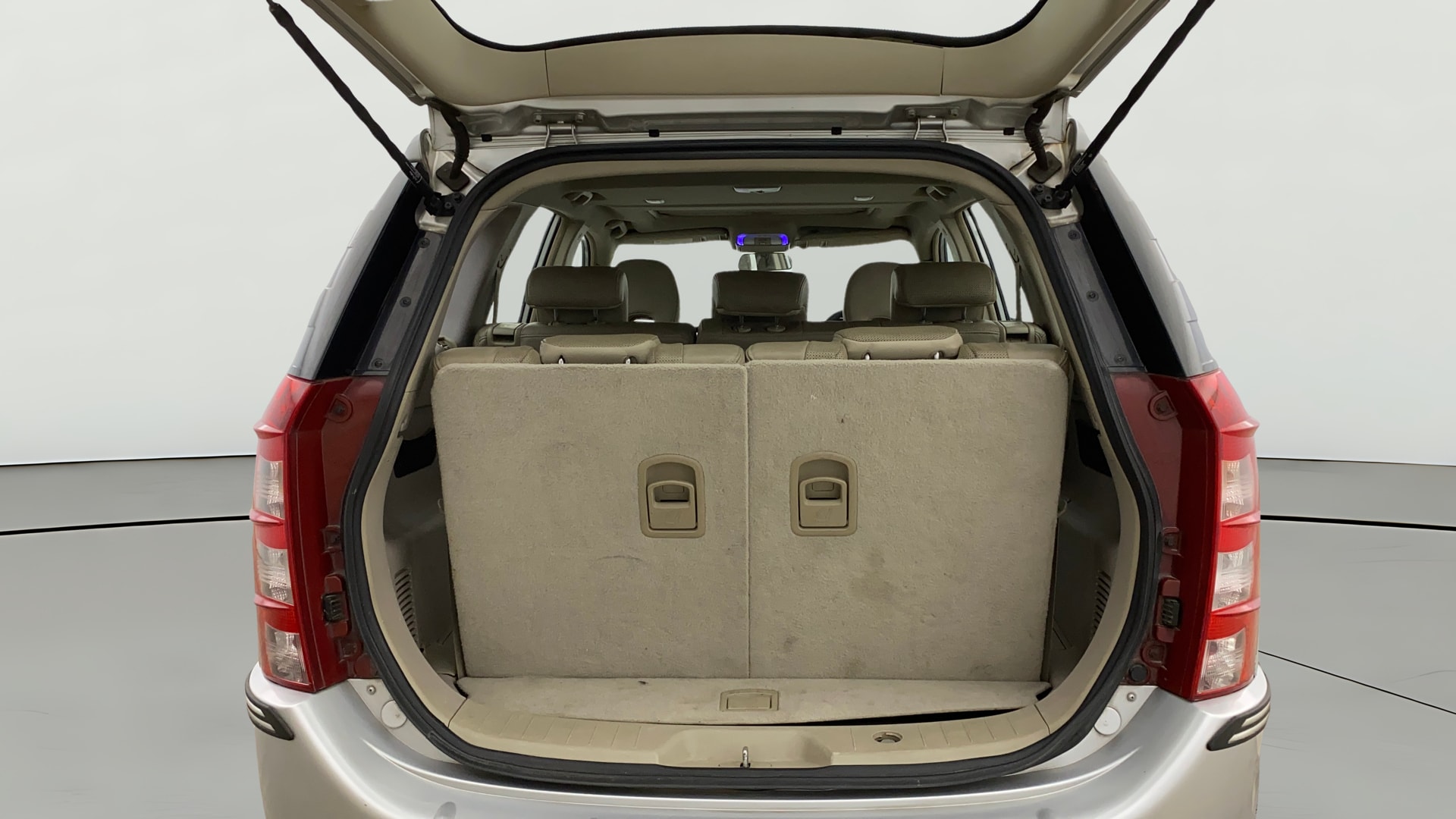View 2016 Mahindra XUV500 W10 1.99-Litre Image 43 Used 2016 Mahindra XUV500 W10 1.99-Litre Image 43