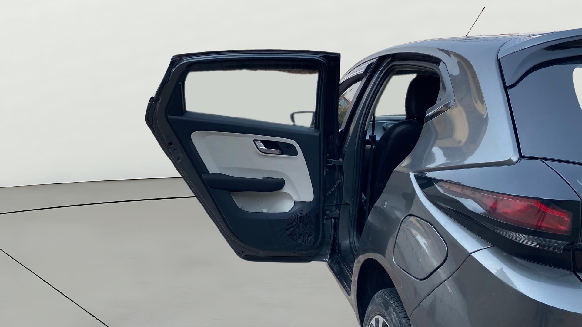 View 2022 Tata Altroz XZ Petrol Image 23 Used 2022 Tata Altroz XZ Petrol Image 23