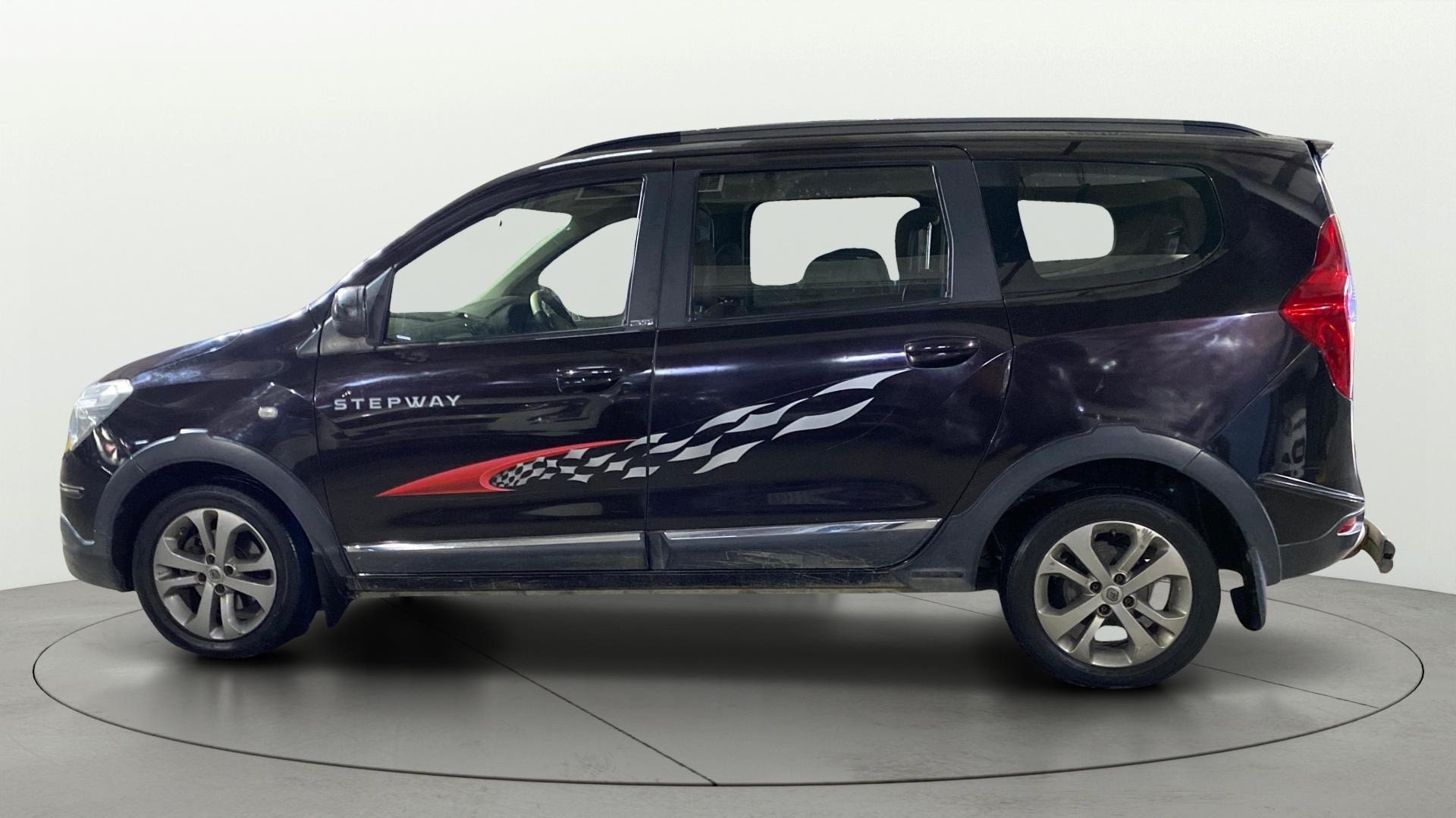 View 2017 Renault Lodgy Stepway RXZ 110PS 7 Seater Image 27 Used 2017 Renault Lodgy Stepway RXZ 110PS 7 Seater Image 27