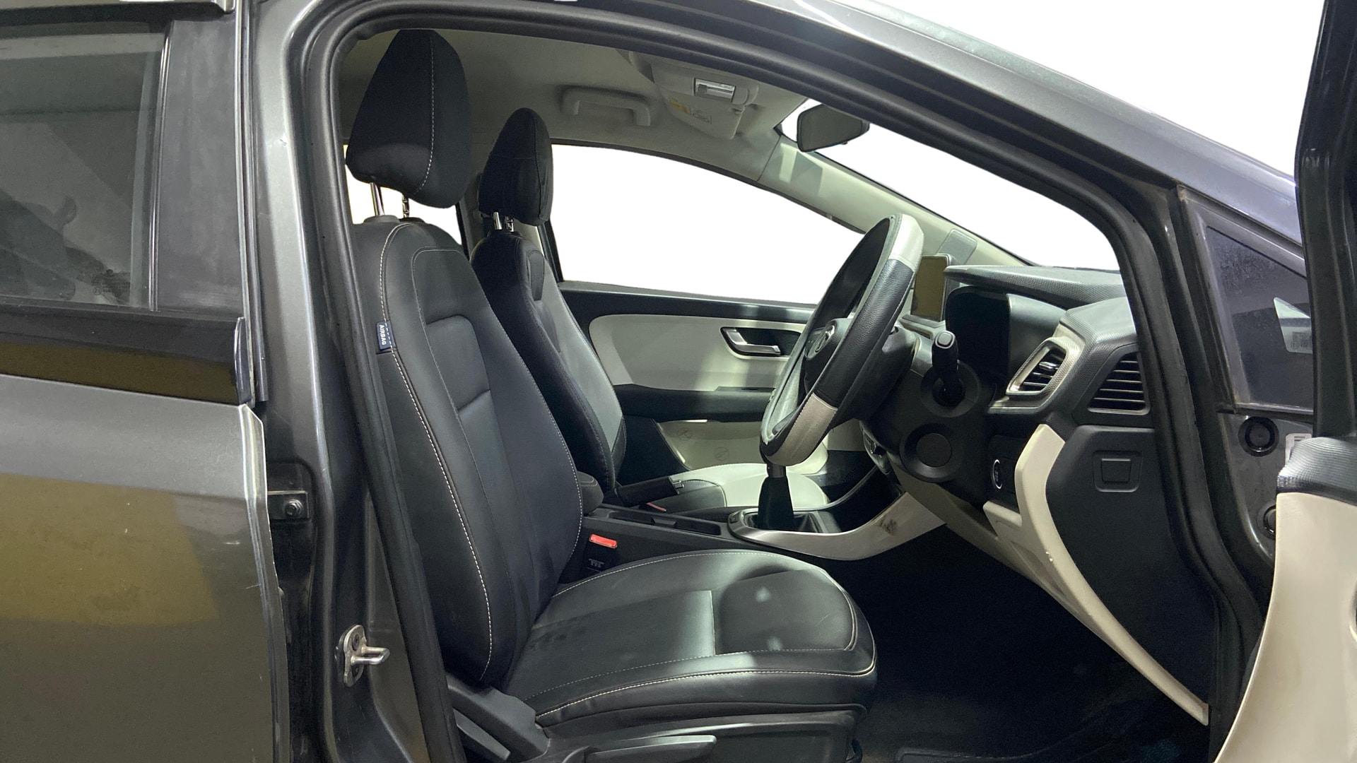 View 2022 Tata Altroz XZ Petrol Image 18 Used 2022 Tata Altroz XZ Petrol Image 18