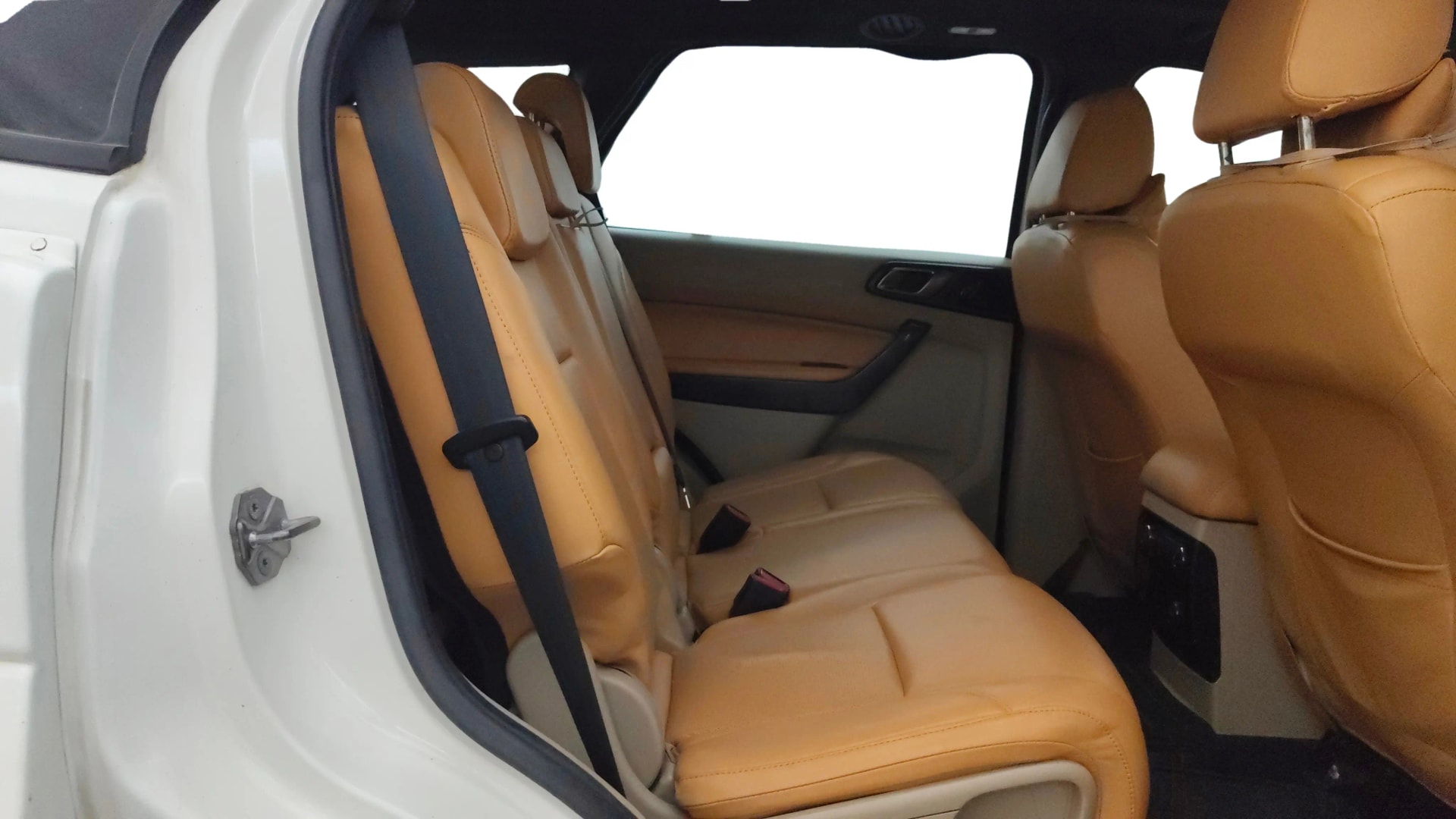View 2016 Ford Endeavour 3.2L AWD AT Titanium Image 38 Used 2016 Ford Endeavour 3.2L AWD AT Titanium Image 38