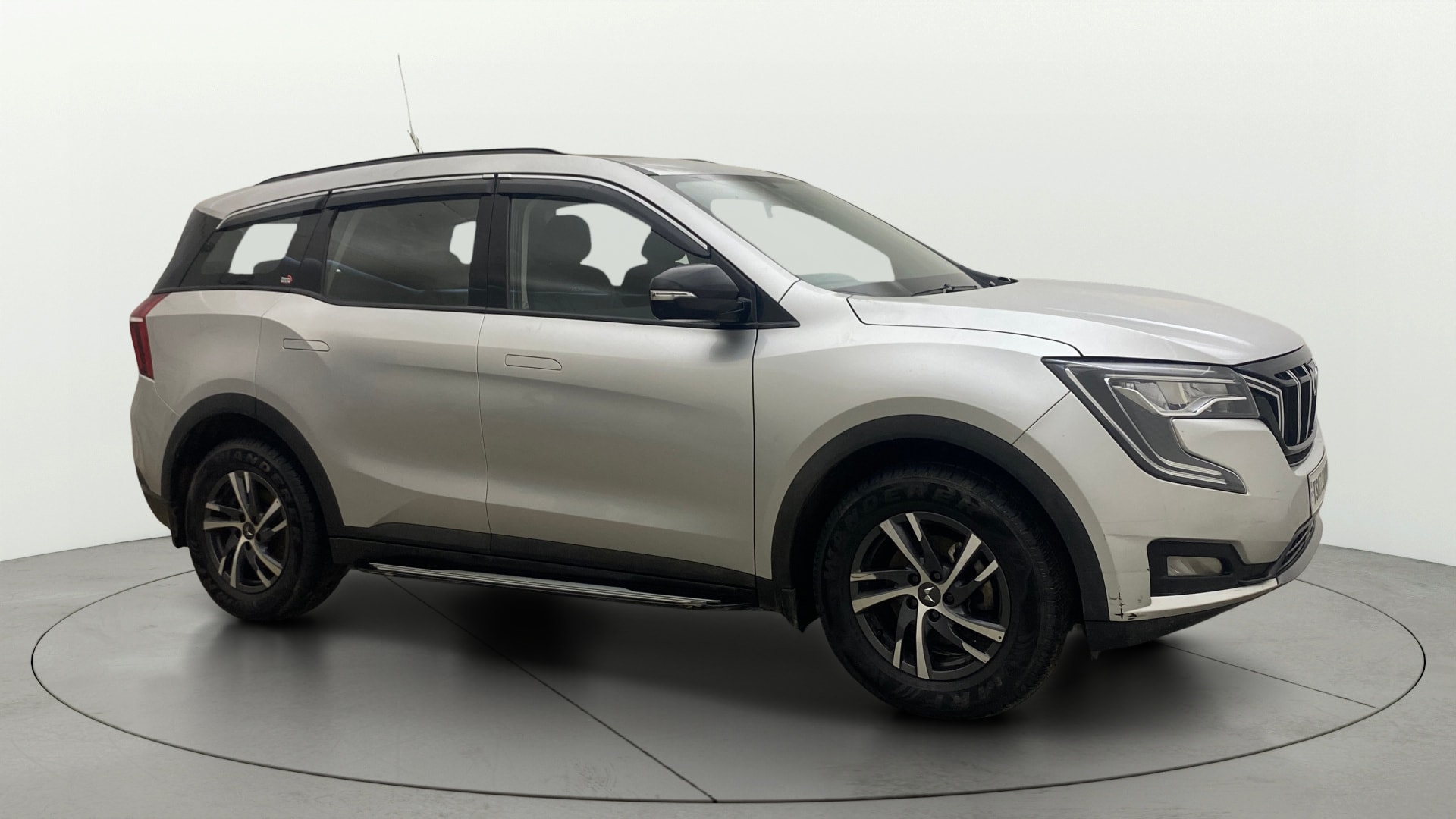 View 2022 Mahindra XUV700 MX Petrol 5 STR Image 24 Used 2022 Mahindra XUV700 MX Petrol 5 STR Image 24