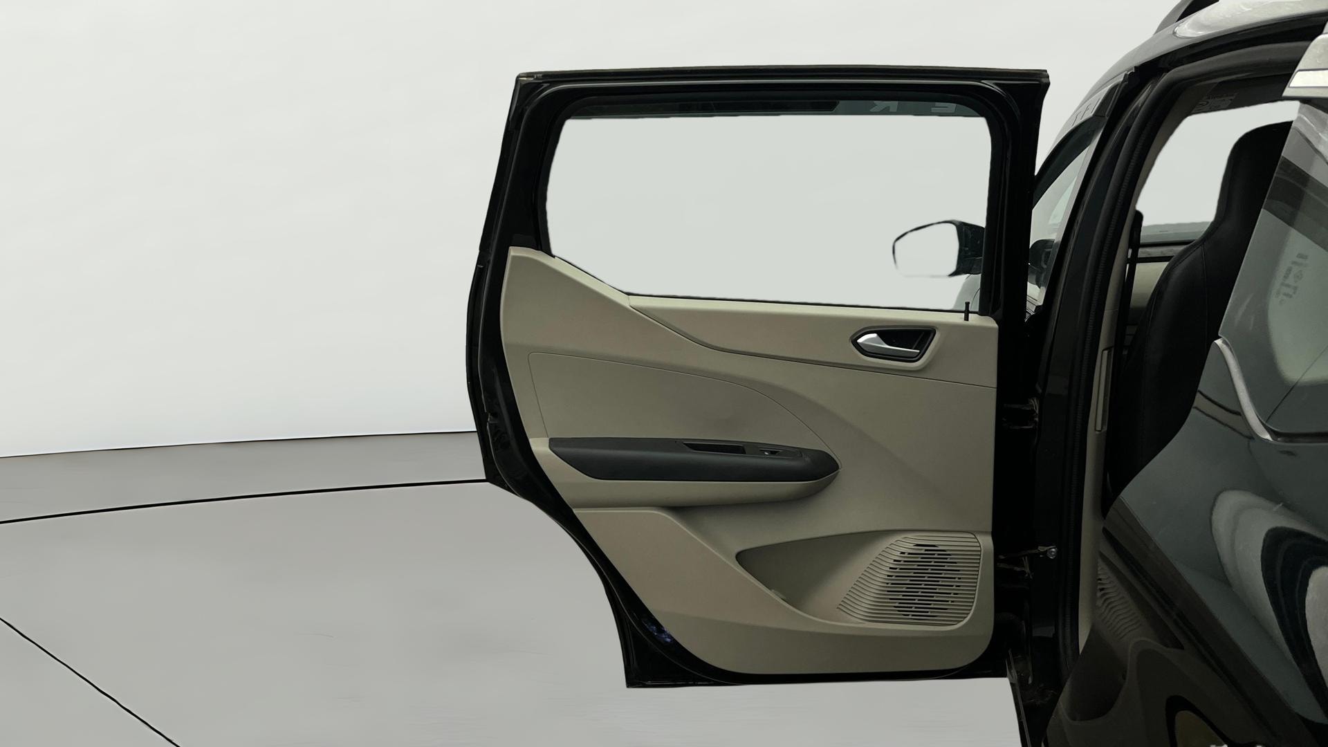 View 2025 Renault Triber RXE Image 23 Used 2025 Renault Triber RXE Image 23