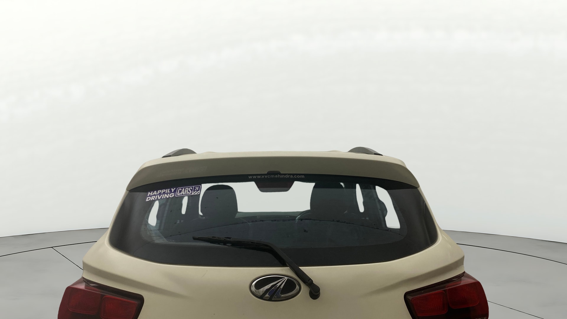 View 2016 Mahindra KUV100 K8 Diesel 5 Seater BS IV Image 4 Used 2016 Mahindra KUV100 K8 Diesel 5 Seater BS IV Image 4