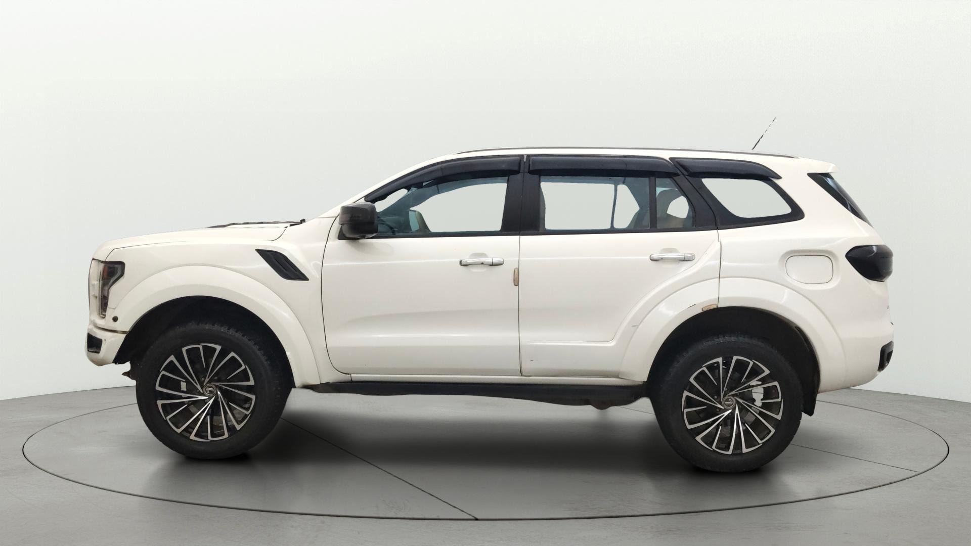 View 2016 Ford Endeavour 3.2L AWD AT Titanium Image 28 Used 2016 Ford Endeavour 3.2L AWD AT Titanium Image 28