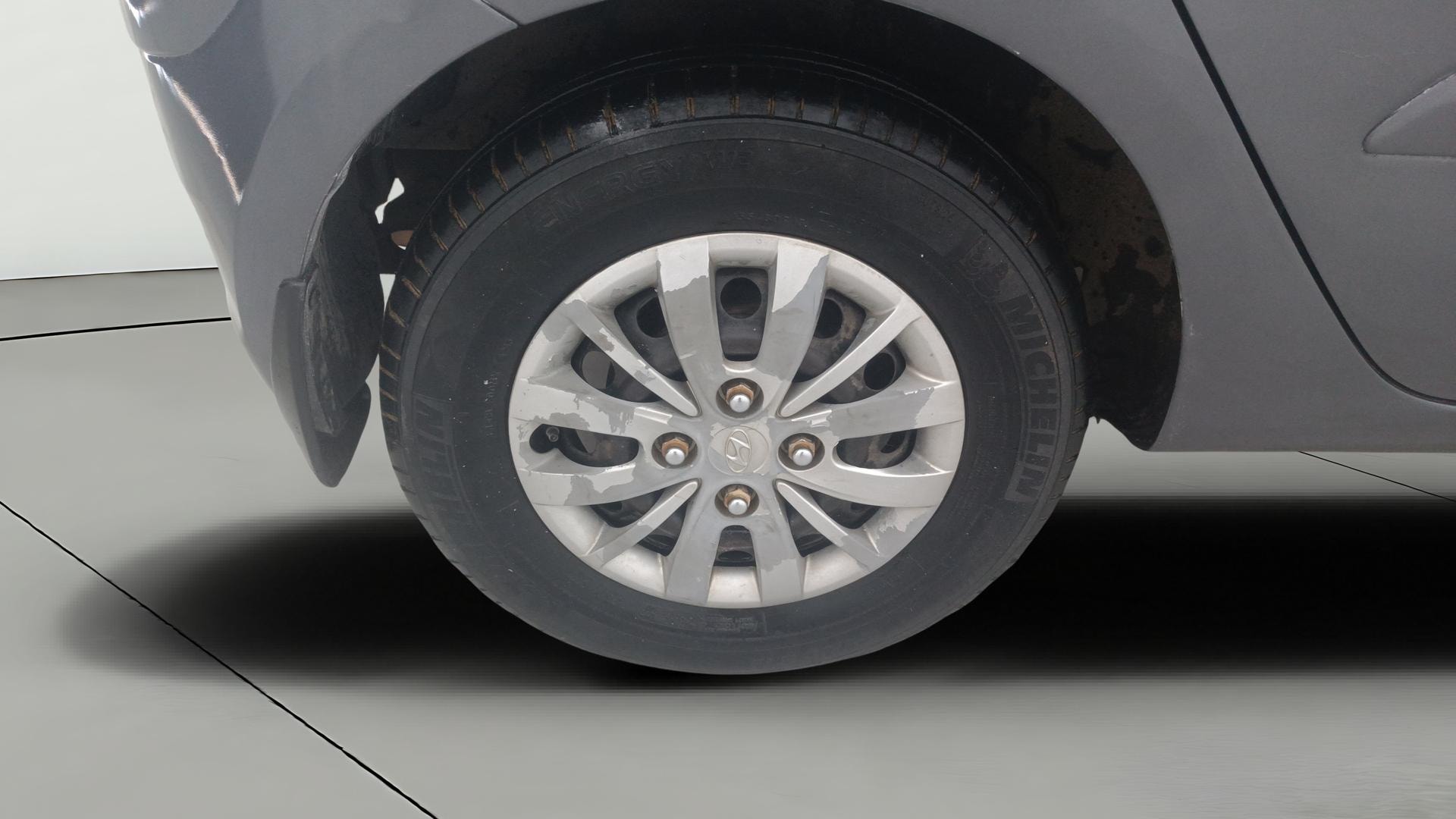 View 2013 Hyundai i10 1.2 Sportz MT Image 23 Used 2013 Hyundai i10 1.2 Sportz MT Image 23