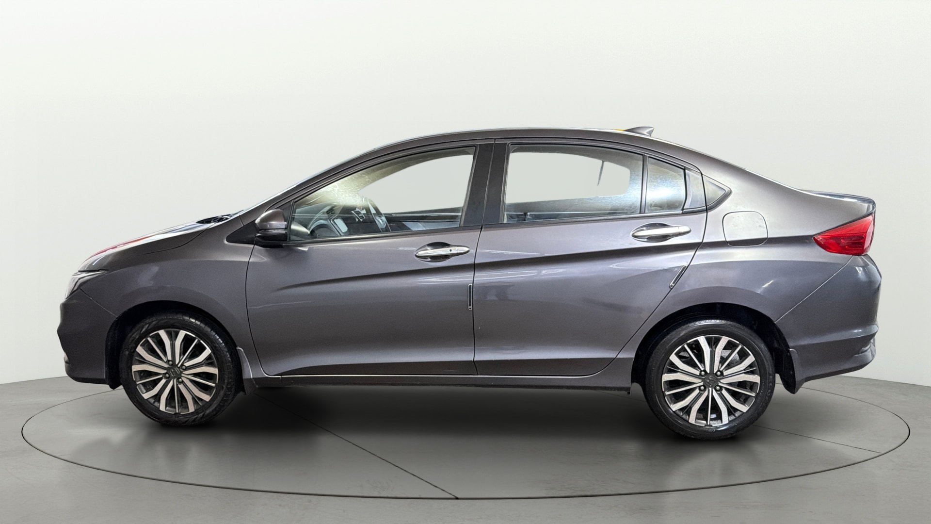 View 2017 Honda City ZX MT Diesel Anniversary Edition Image 6 Used 2017 Honda City ZX MT Diesel Anniversary Edition Image 6