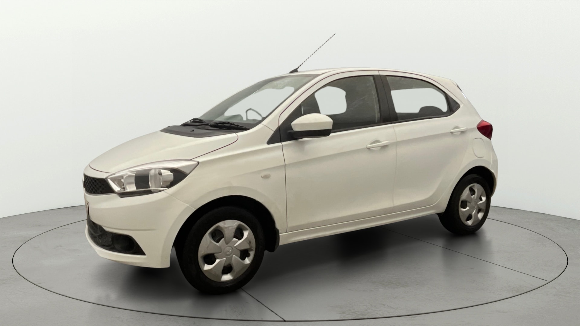 View 2016 Tata Tiago Revotorq XB Image 34 Used 2016 Tata Tiago Revotorq XB Image 34