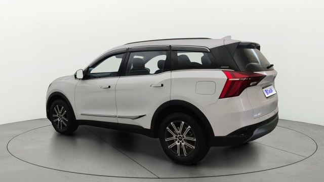 View Mahindra XUV700 Image 2 Used Mahindra XUV700 Image 2