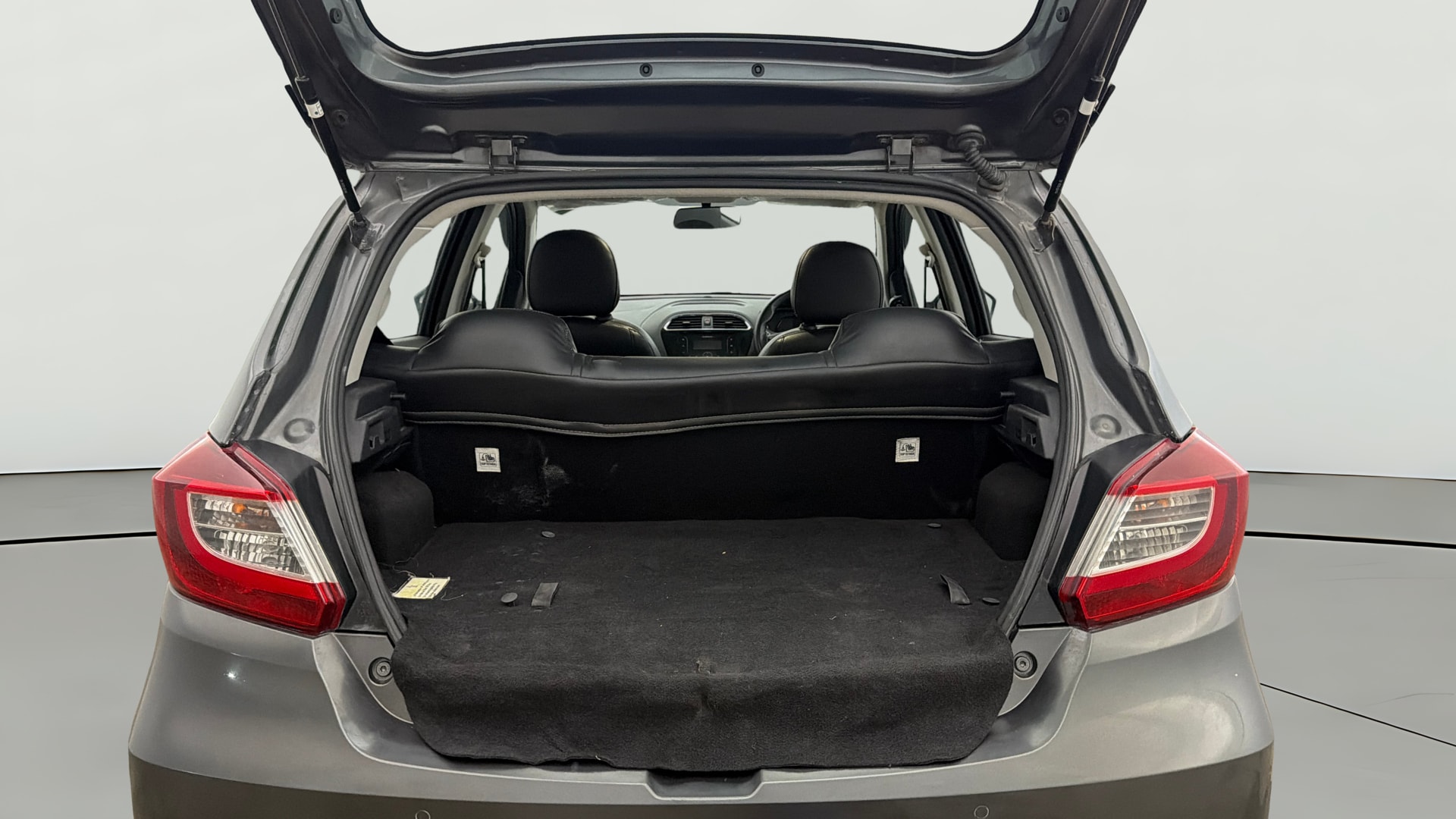 View 2024 Tata Tiago Revotorq XB Image 36 Used 2024 Tata Tiago Revotorq XB Image 36