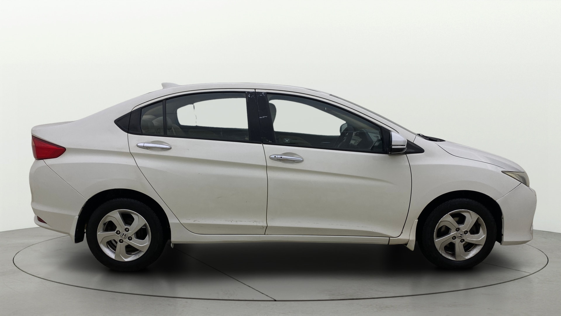 View 2016 Honda City ZX MT Diesel Anniversary Edition Image 9 Used 2016 Honda City ZX MT Diesel Anniversary Edition Image 9