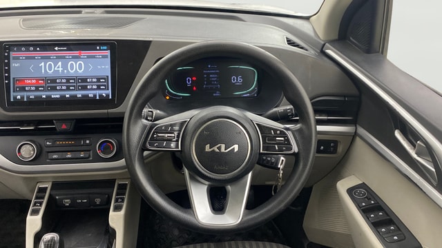 View Kia Carens Image 13 Used Kia Carens Image 13