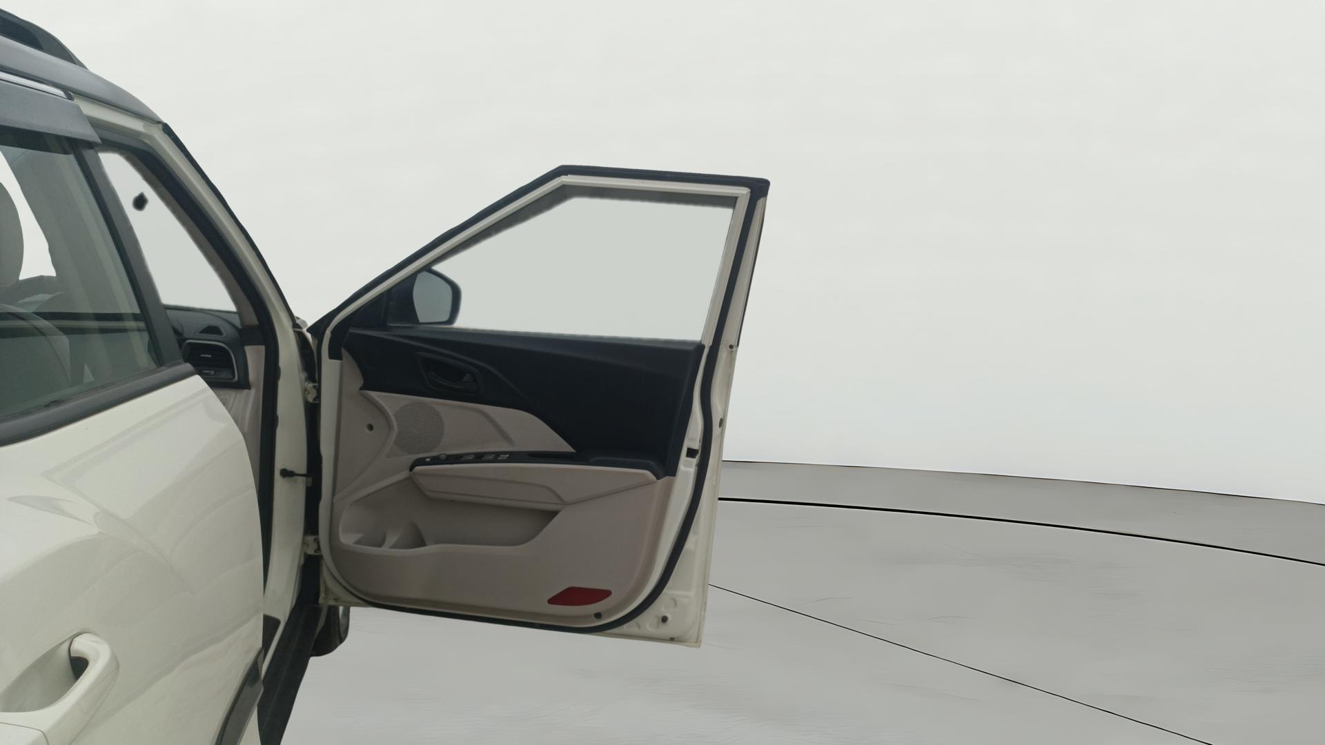 View 2021 Mahindra XUV300 W4 Petrol BS IV Image 44 Used 2021 Mahindra XUV300 W4 Petrol BS IV Image 44