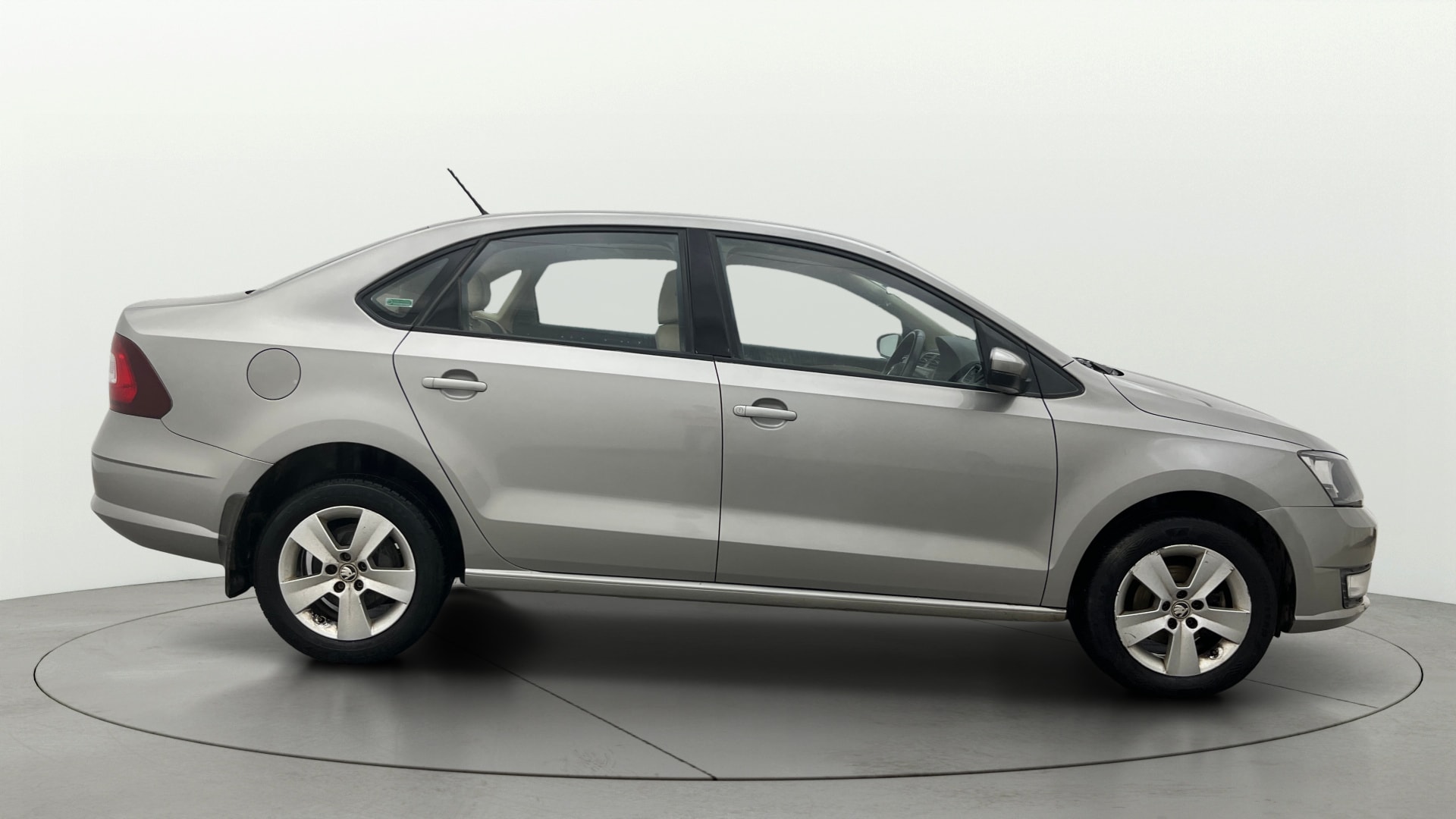 View 2018 Skoda Rapid 1.6 MPI Ambition Petrol AT BS IV Image 8 Used 2018 Skoda Rapid 1.6 MPI Ambition Petrol AT BS IV Image 8