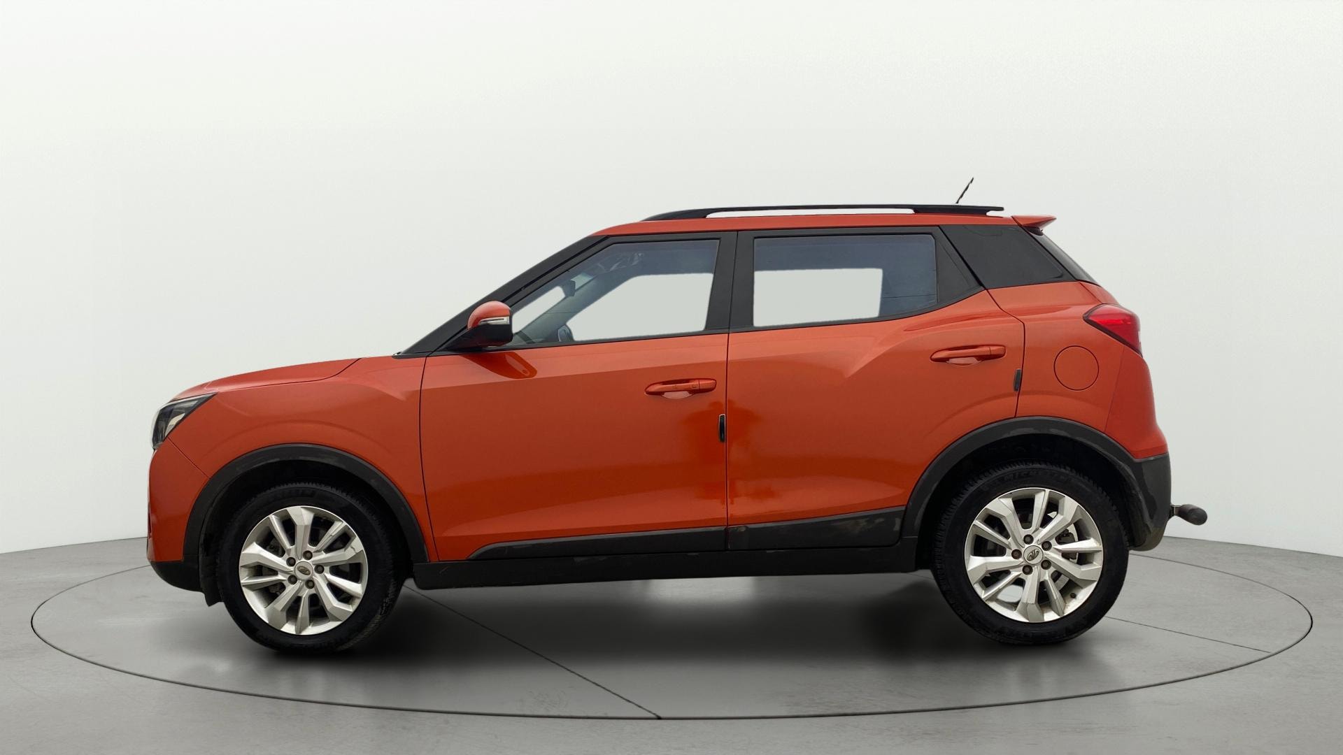 View 2019 Mahindra XUV300 W4 Petrol BS IV Image 6 Used 2019 Mahindra XUV300 W4 Petrol BS IV Image 6