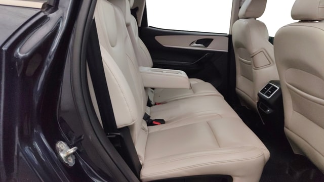 View Mahindra XUV700 Image 38 Used Mahindra XUV700 Image 38