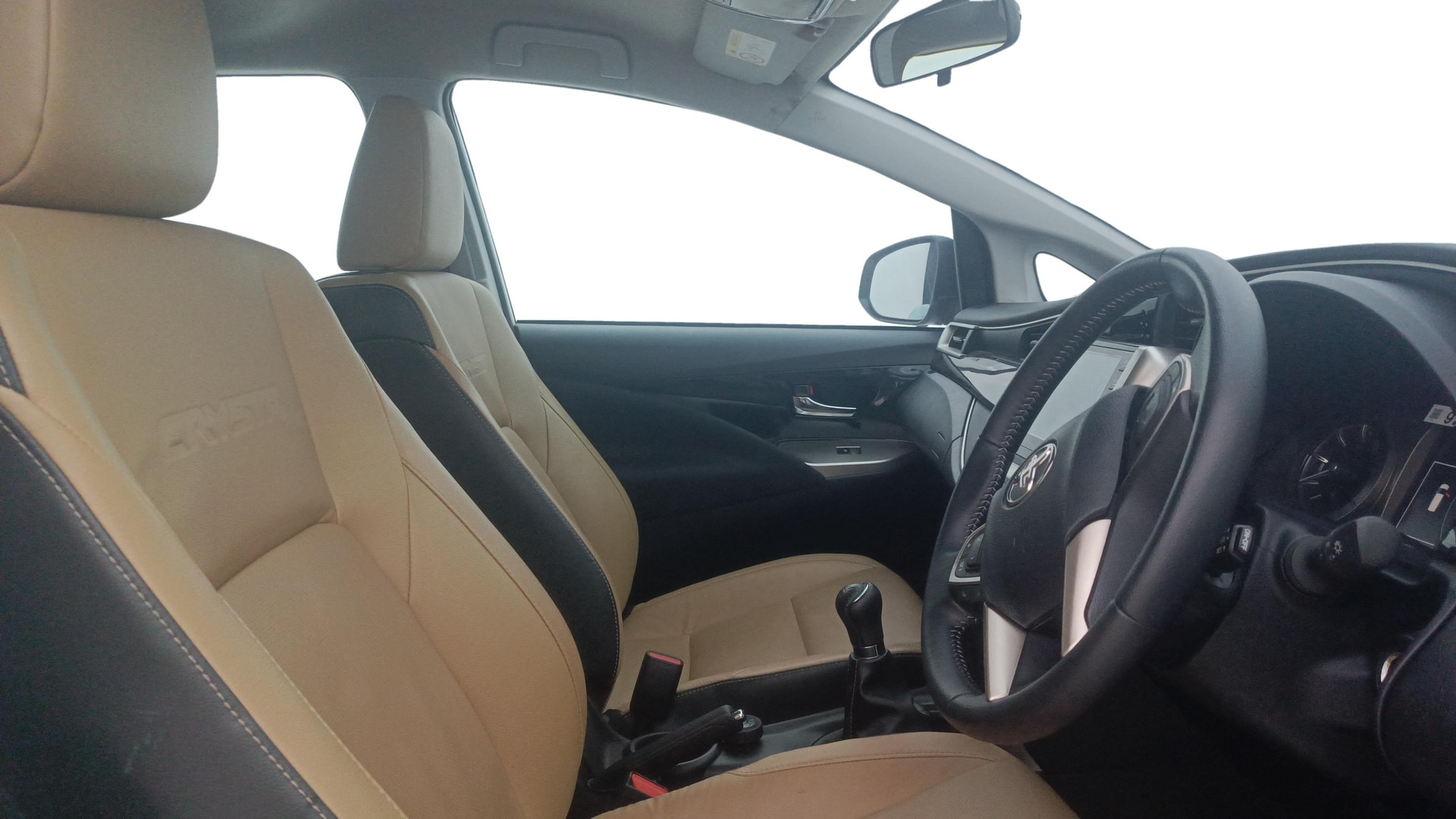 Used 2025 Toyota Innova Crysta Used 2025 Toyota Innova Crysta