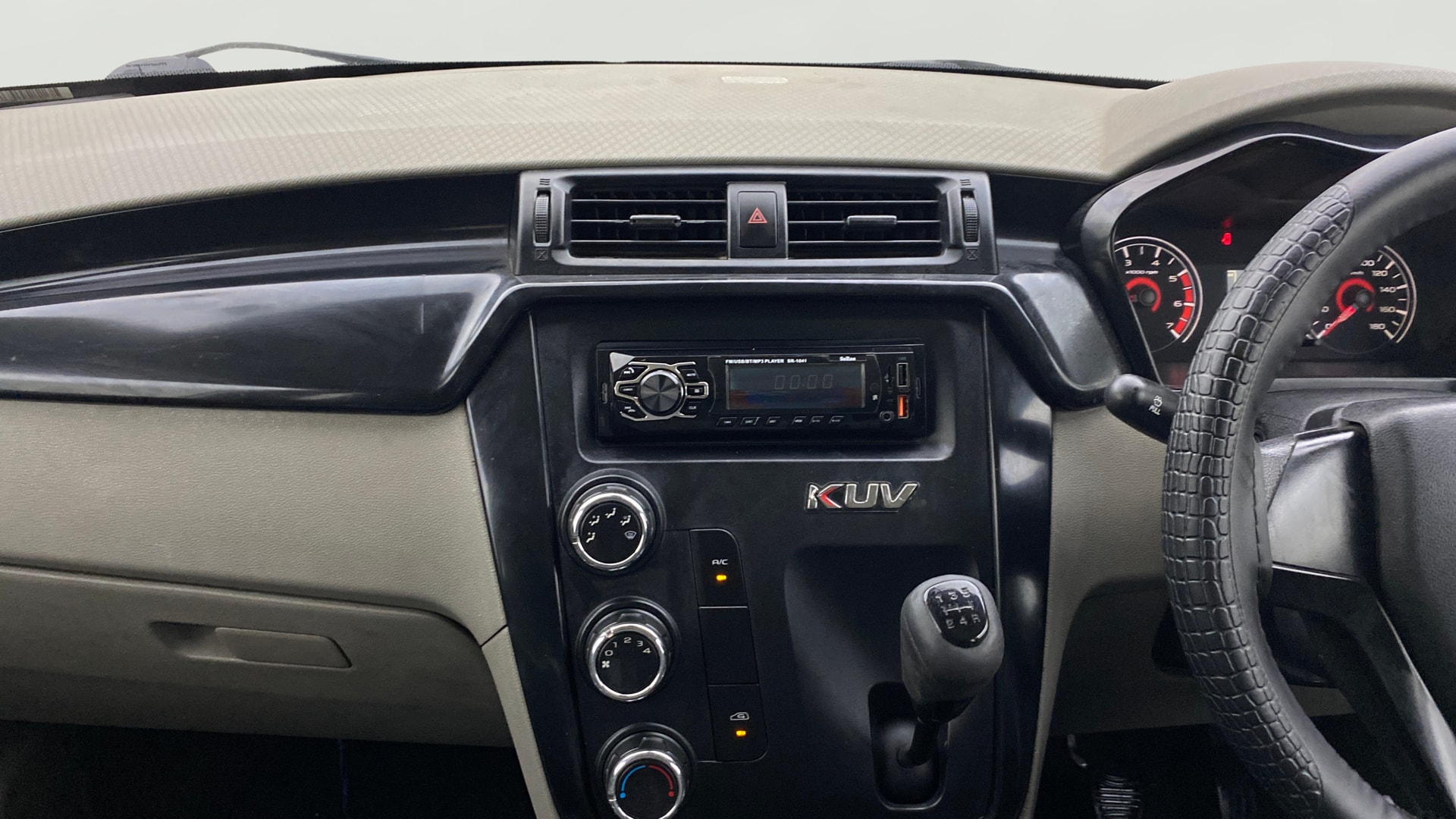 Used 2017 Mahindra KUV100 Used 2017 Mahindra KUV100