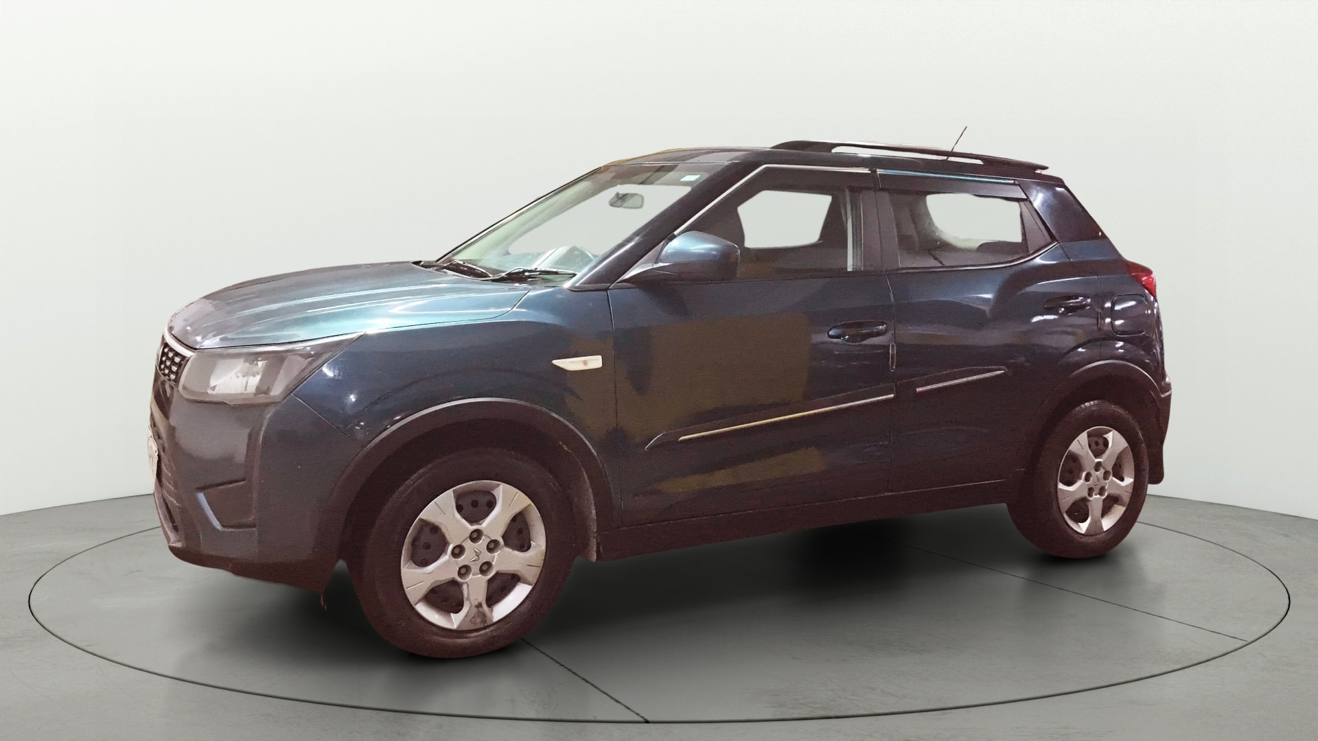 View 2023 Mahindra XUV300 W4 Petrol BS IV Image 34 Used 2023 Mahindra XUV300 W4 Petrol BS IV Image 34