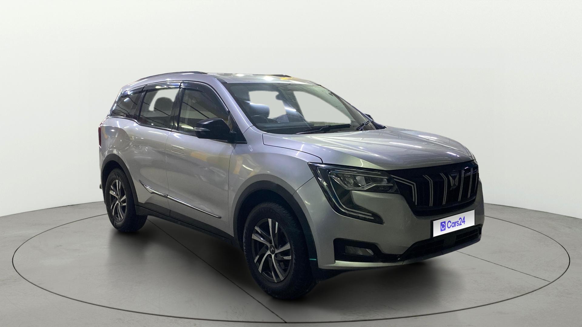 View 2022 Mahindra XUV700 MX Petrol 5 STR Image 22 Used 2022 Mahindra XUV700 MX Petrol 5 STR Image 22