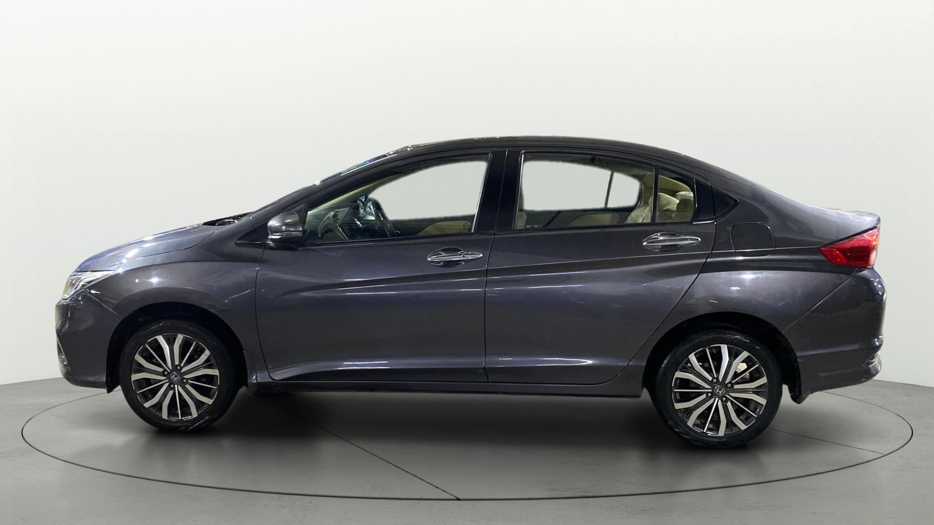 View 2018 Honda City ZX MT Diesel Anniversary Edition Image 6 Used 2018 Honda City ZX MT Diesel Anniversary Edition Image 6