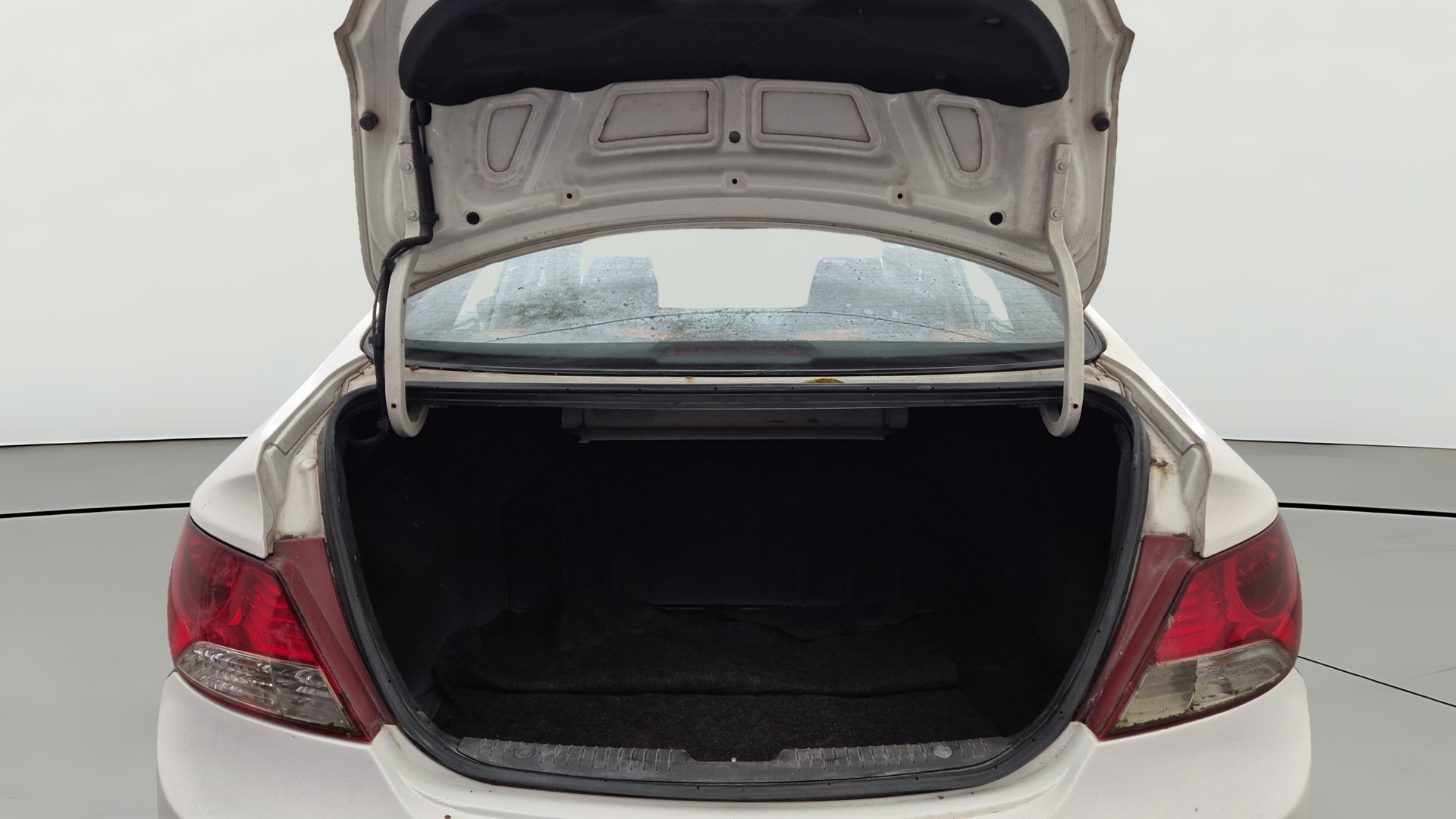 View 2014 Hyundai Fluidic Verna 1.6 CRDI SX AT Image 38 Used 2014 Hyundai Fluidic Verna 1.6 CRDI SX AT Image 38