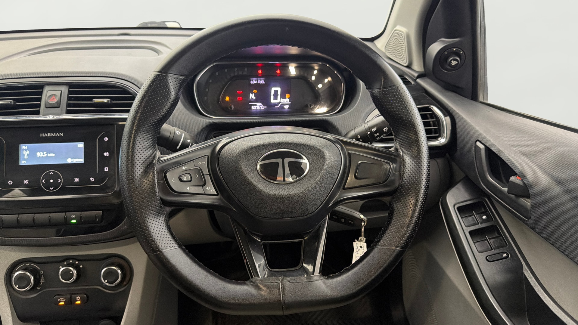 View 2024 Tata Tiago Revotorq XB Image 20 Used 2024 Tata Tiago Revotorq XB Image 20