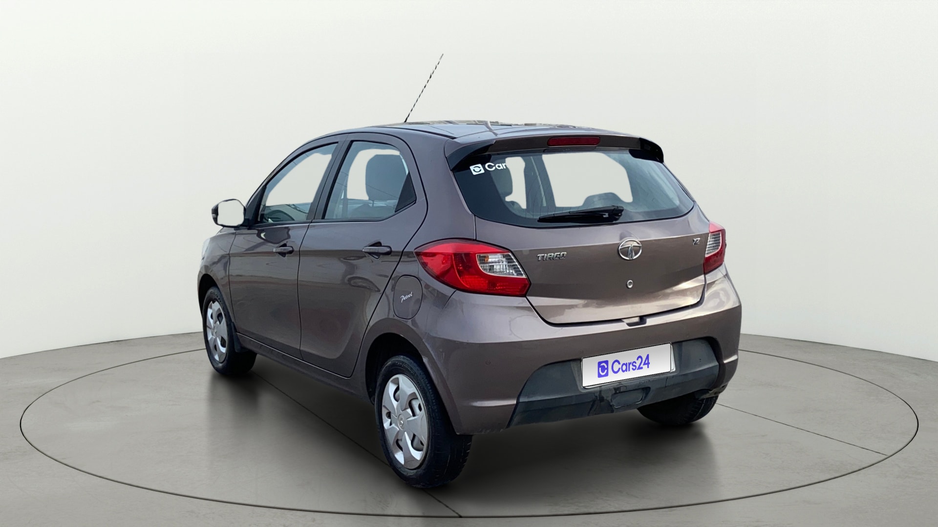 View 2017 Tata Tiago Revotorq XB Image 2 Used 2017 Tata Tiago Revotorq XB Image 2