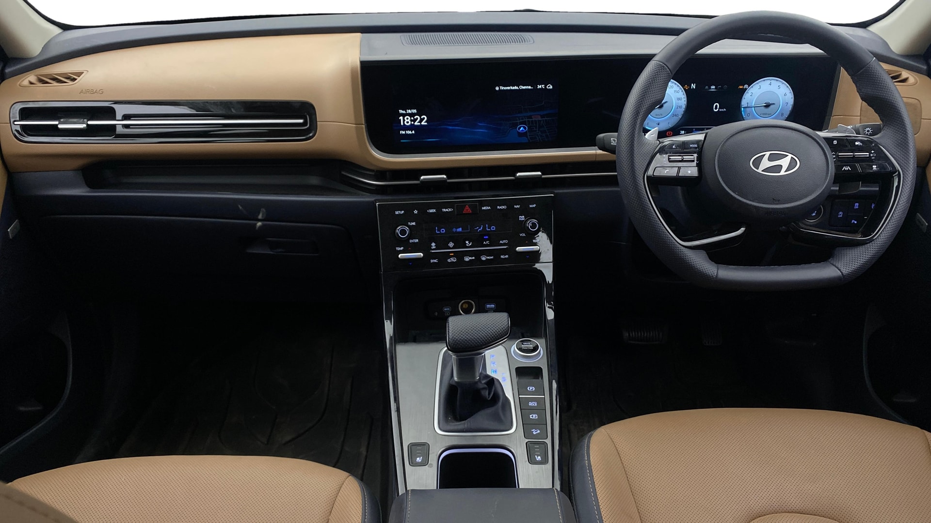 View 2024 Hyundai Alcazar Prestige 6 Seater MT Petrol Image 32 Used 2024 Hyundai Alcazar Prestige 6 Seater MT Petrol Image 32
