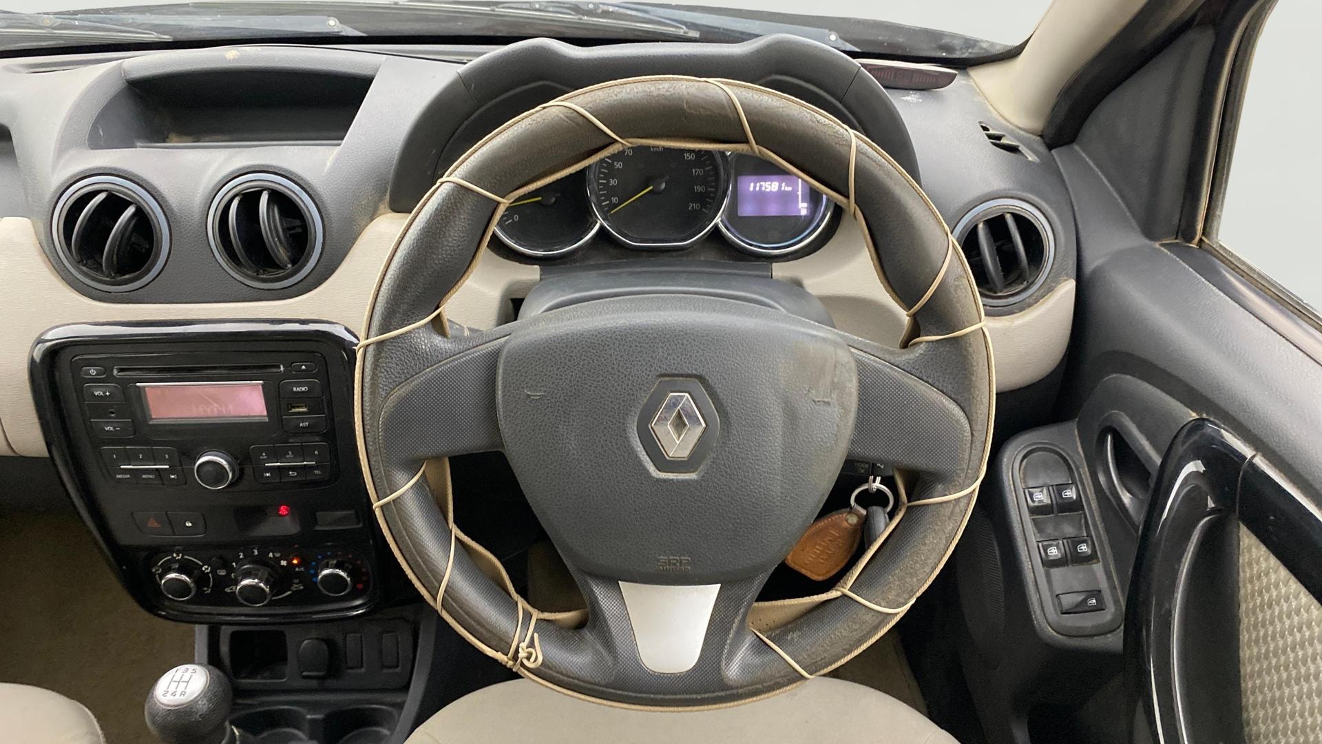 View 2015 Renault Duster Diesel 85PS STD Image 20 Used 2015 Renault Duster Diesel 85PS STD Image 20