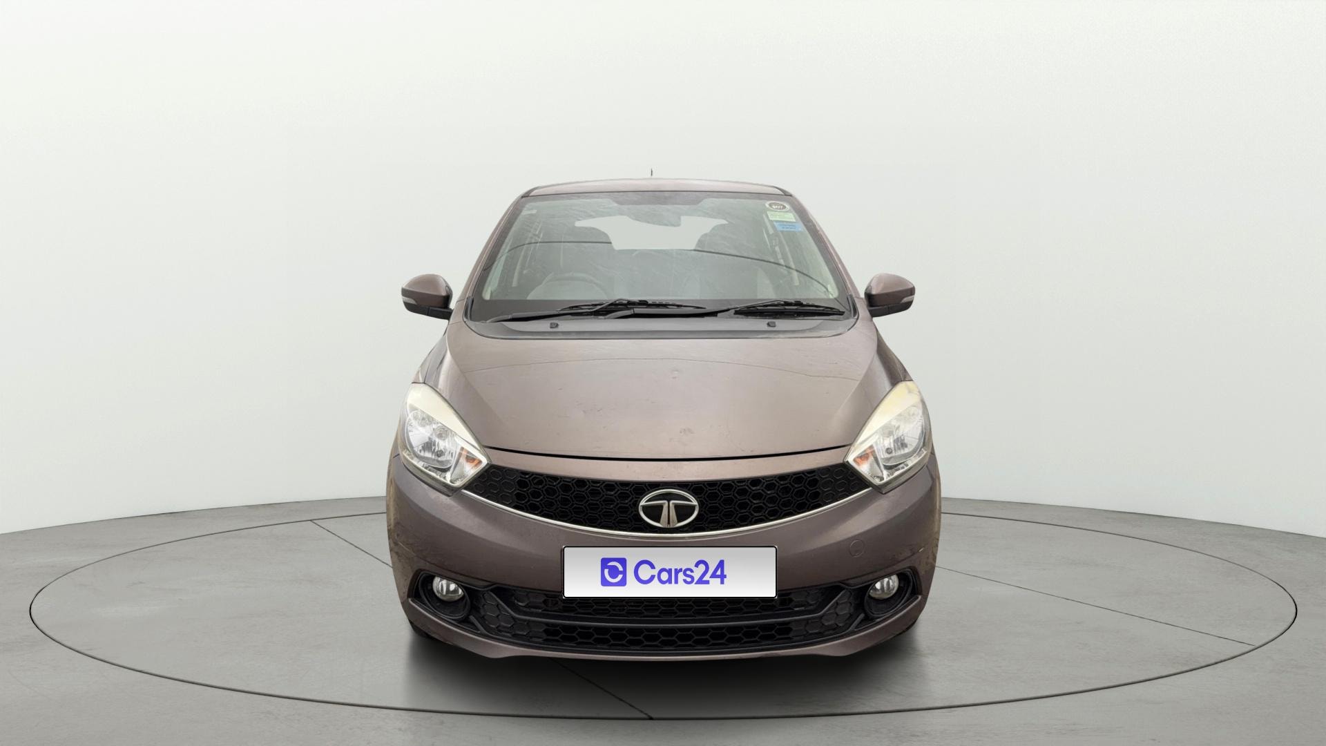 View 2018 Tata Tigor XE Diesel Image 1 Used 2018 Tata Tigor XE Diesel Image 1
