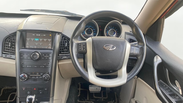 View Mahindra XUV500 Image 14 Used Mahindra XUV500 Image 14